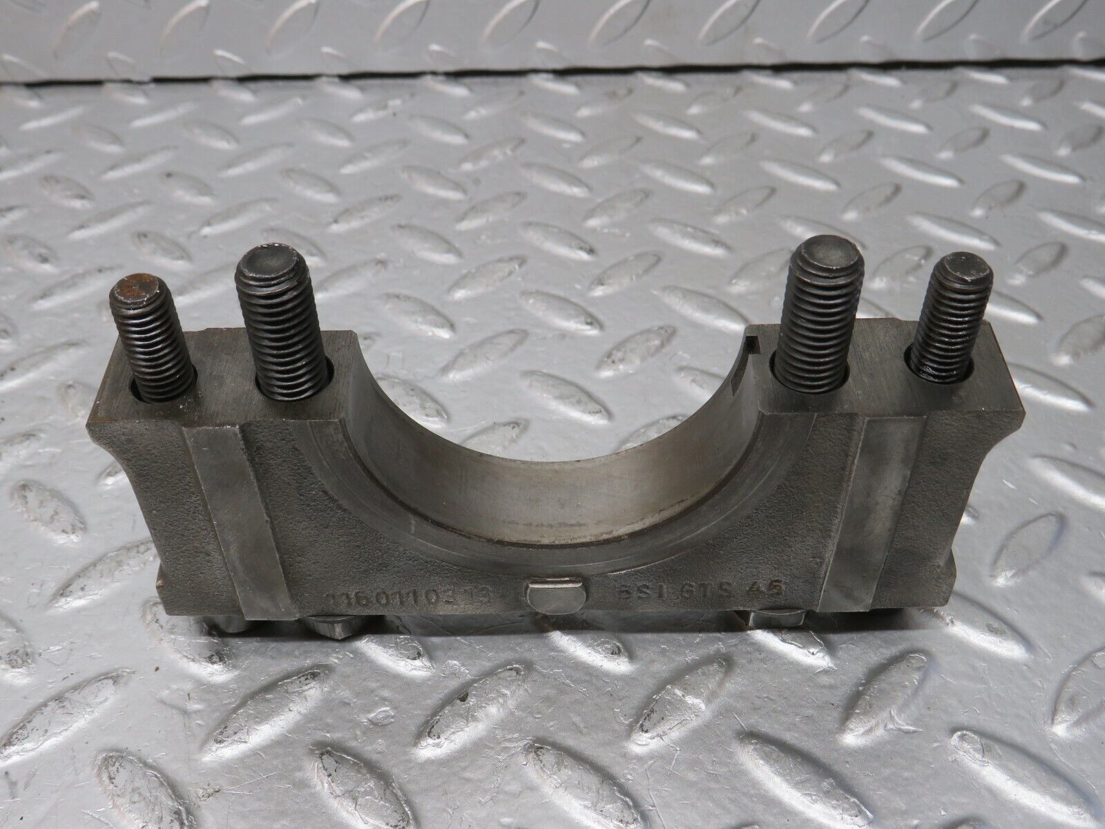 32869 Mercedes-Benz C107 R107 350 V8 Crankshaft Bearing Block 1160110312