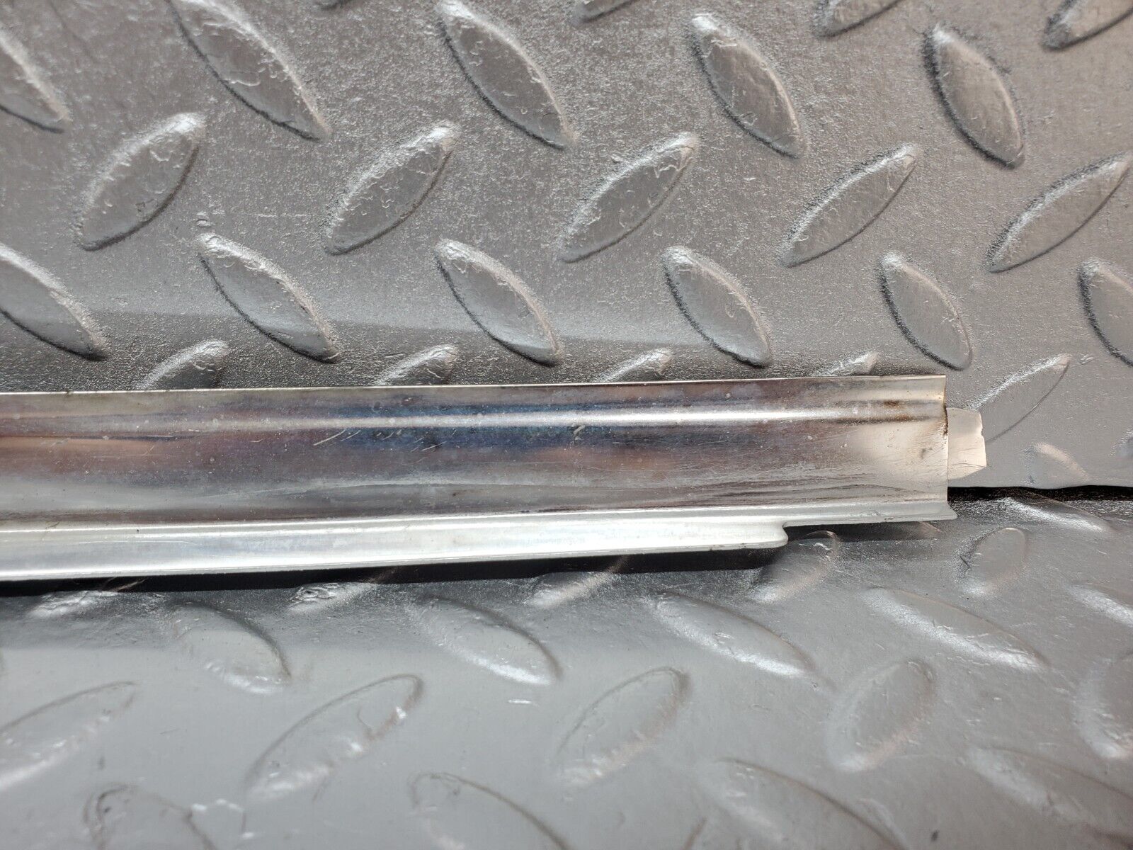 45812 Mercedes-Benz W126 420SE A Pillar Chrome Moulding Trim Pair