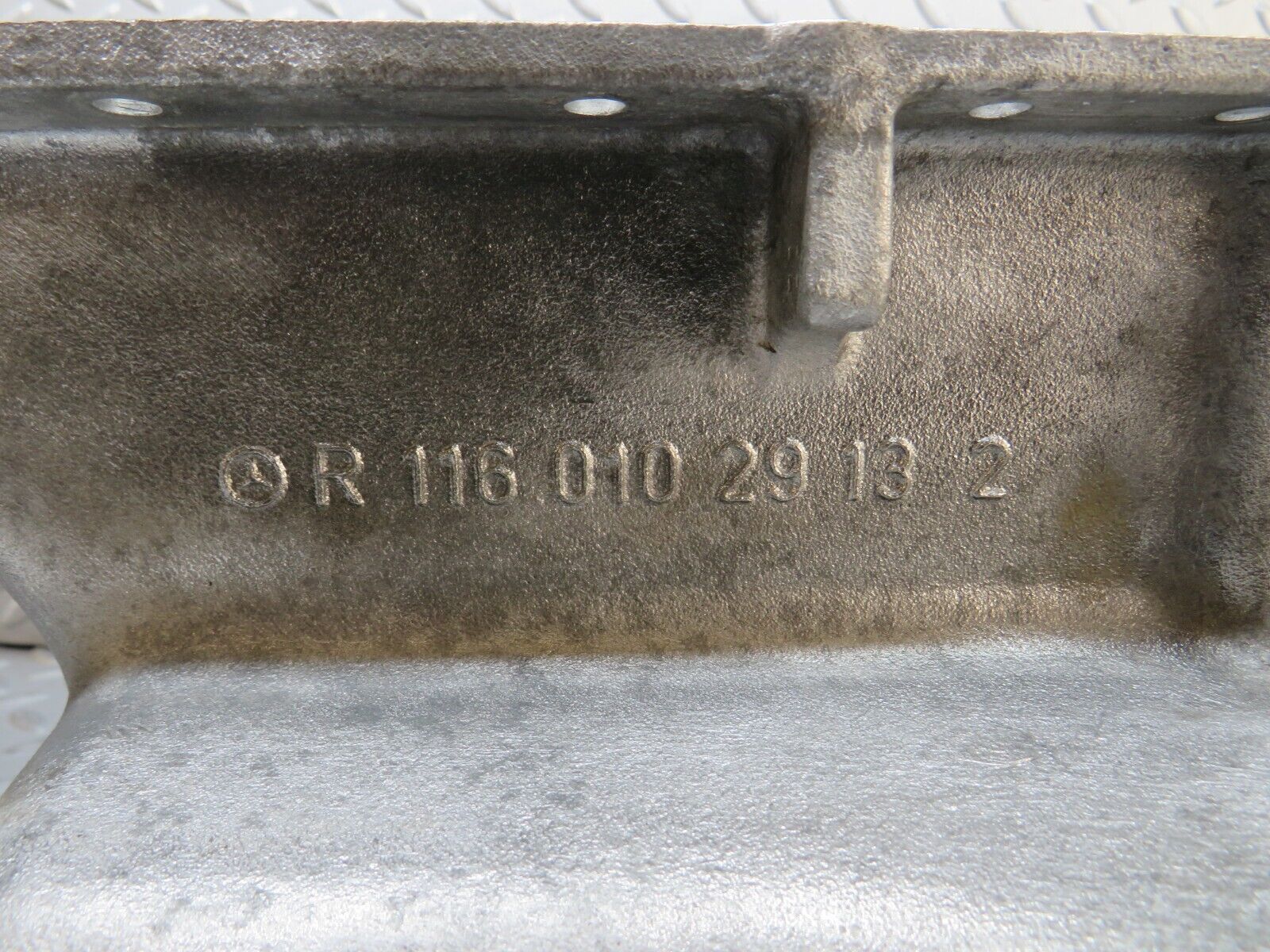 32845 Mercedes-Benz C107 R107 350 V8 Oil Pan Oil Sump 1160102913