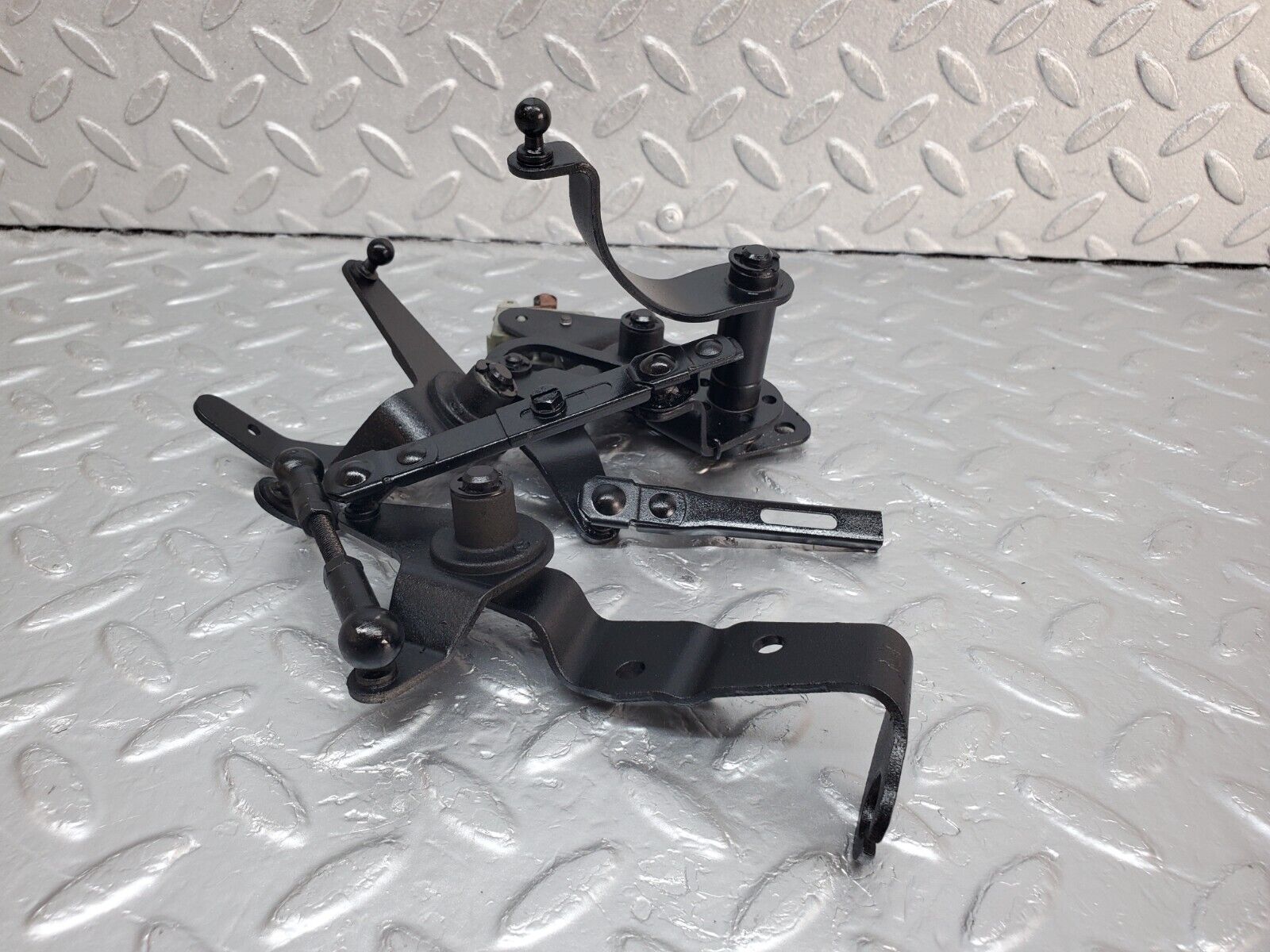 45411 Mercedes-Benz 280E M110.983 Throttle Linkage 0025450114