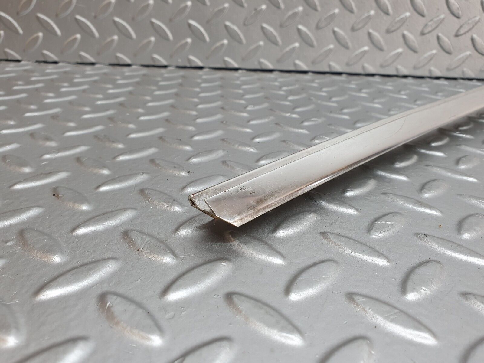 43054 Mercedes-Benz R107 Hardtop Windscreen Chrome Frame