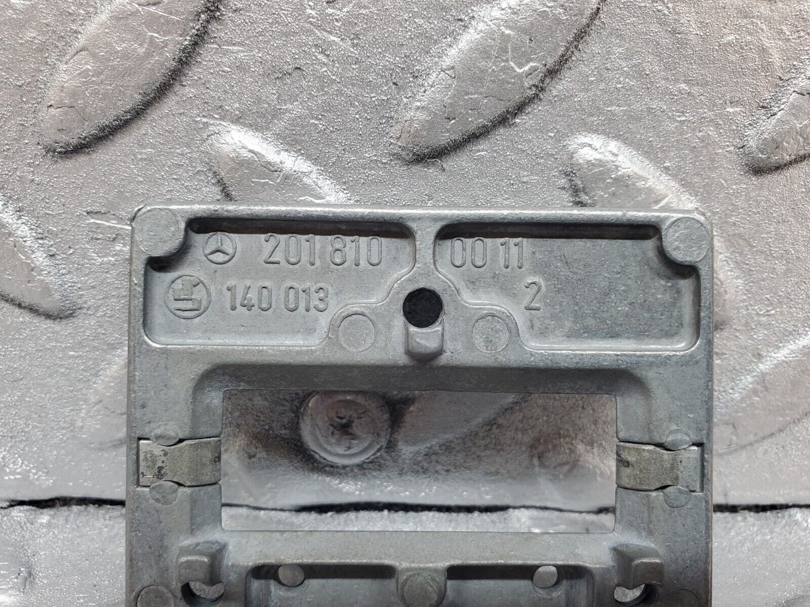 44666 Mercedes-Benz W124 220E Rear View Mirror Bracket 2018100011