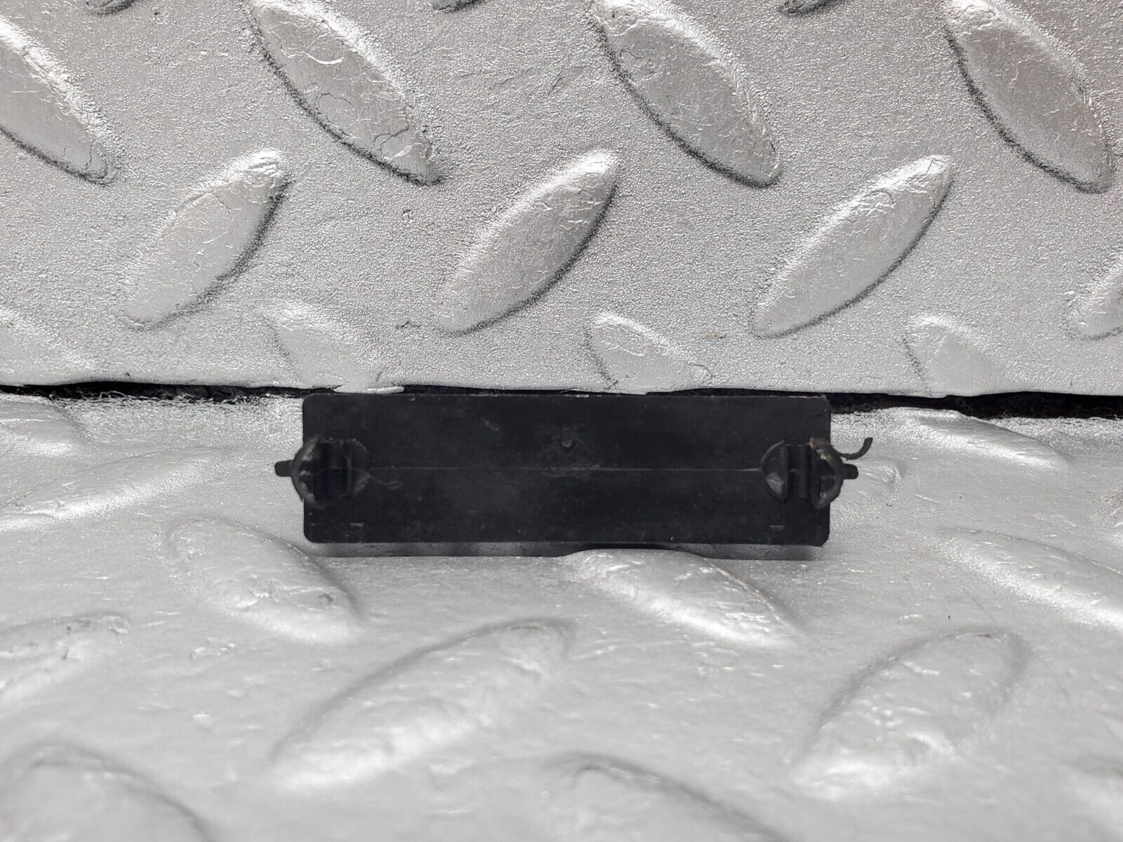 45884 Mercedes-Benz W126 420SE Ignition Lead Holder Bracket 1161590340