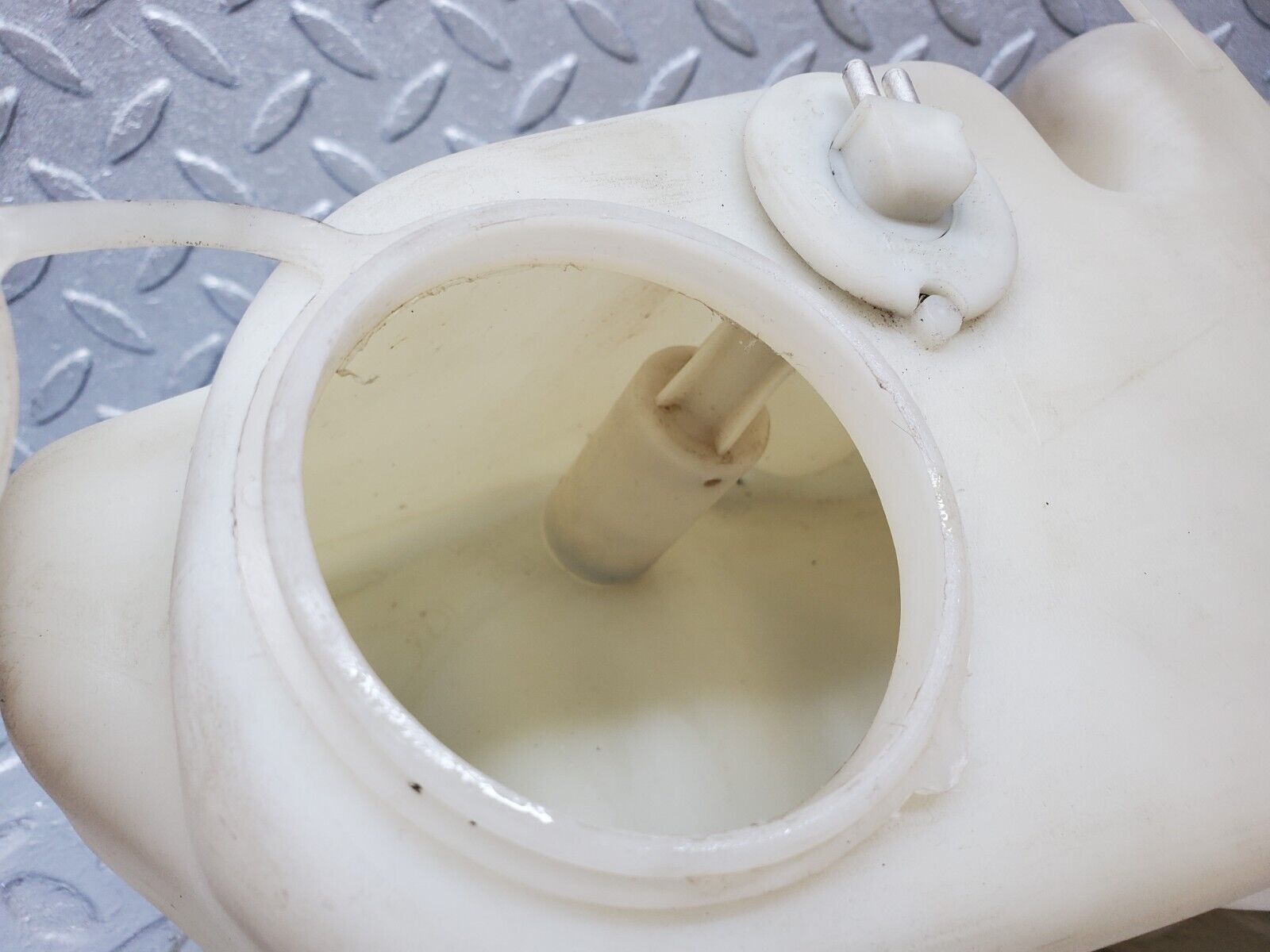 45871 Mercedes-Benz W126 420SE Windscreen Washer Fluid Reservoir 1268690620 1248690072