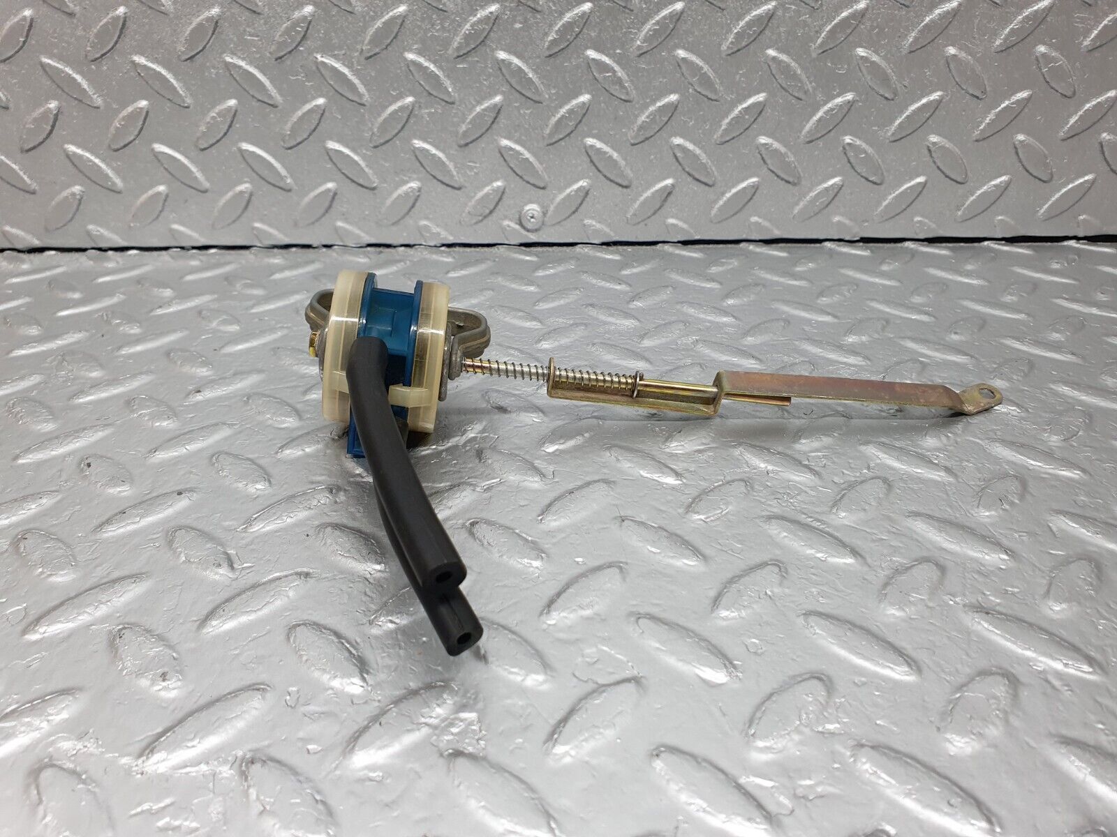 43100 Mercedes-Benz C107 350SLC Coupe Trunk Lock Vacuum Actuator NT8845701