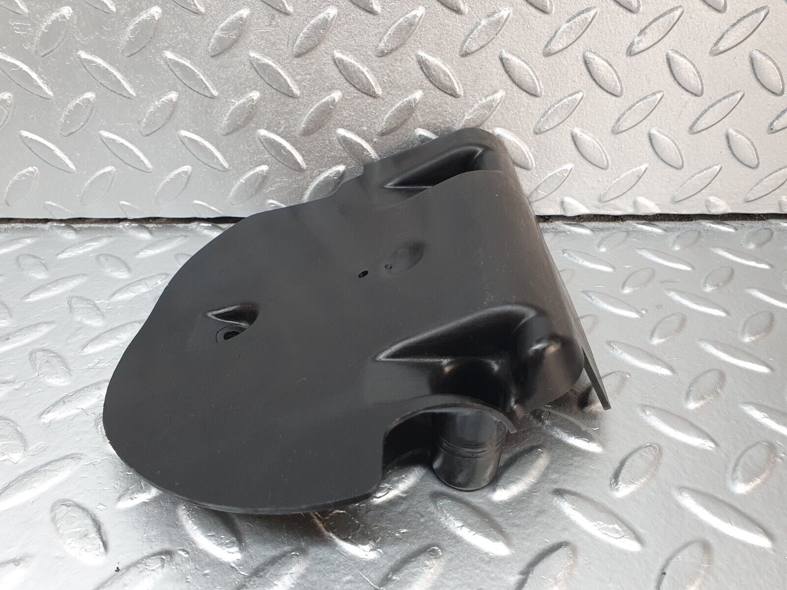 41946 Mercedes-Benz W202 C200 Fuel Tank Plastic Cover Left 2024710287