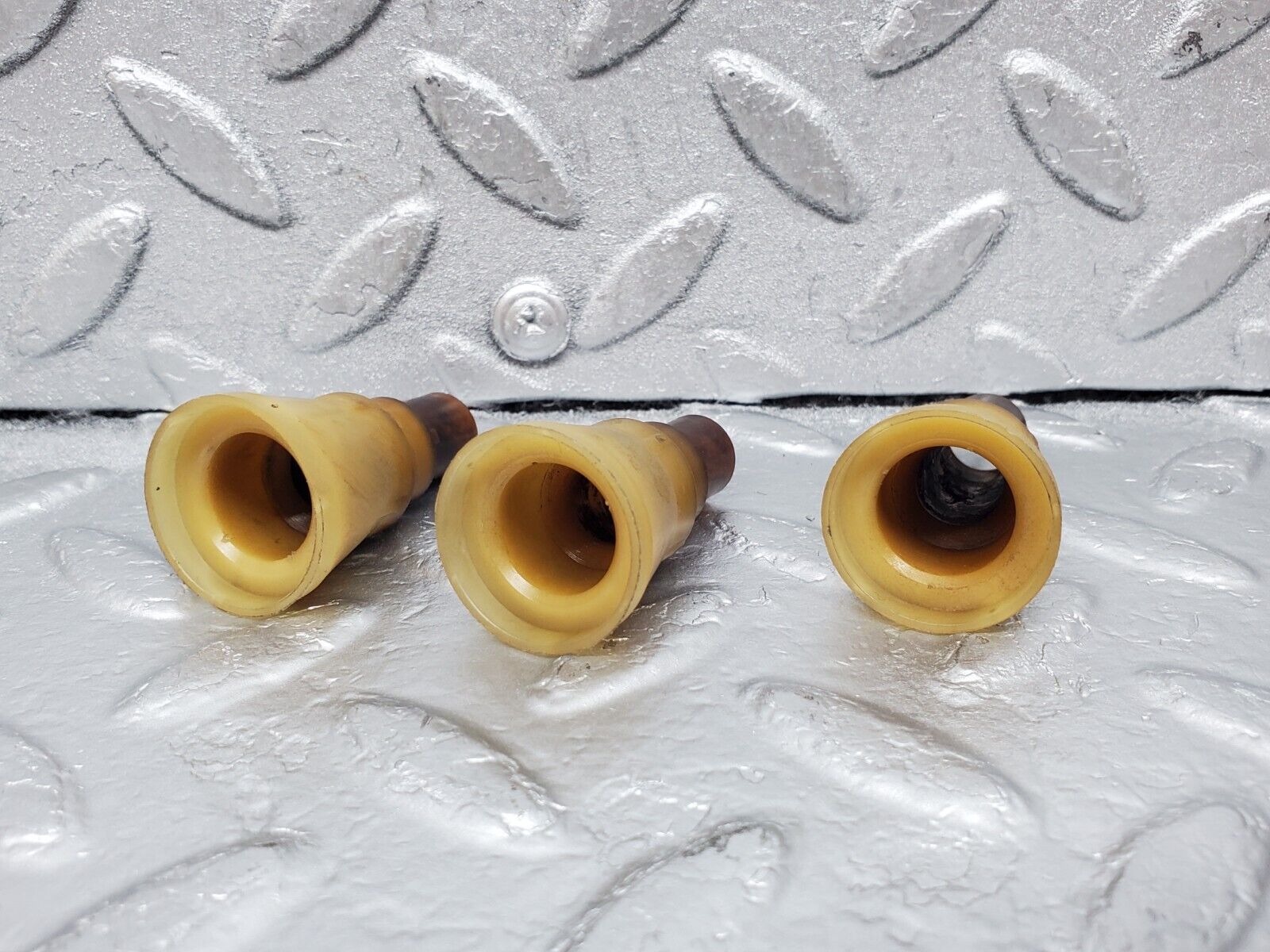 45444 Mercedes-Benz 280E M110.988 Fuel Injector Holder Set Plastic