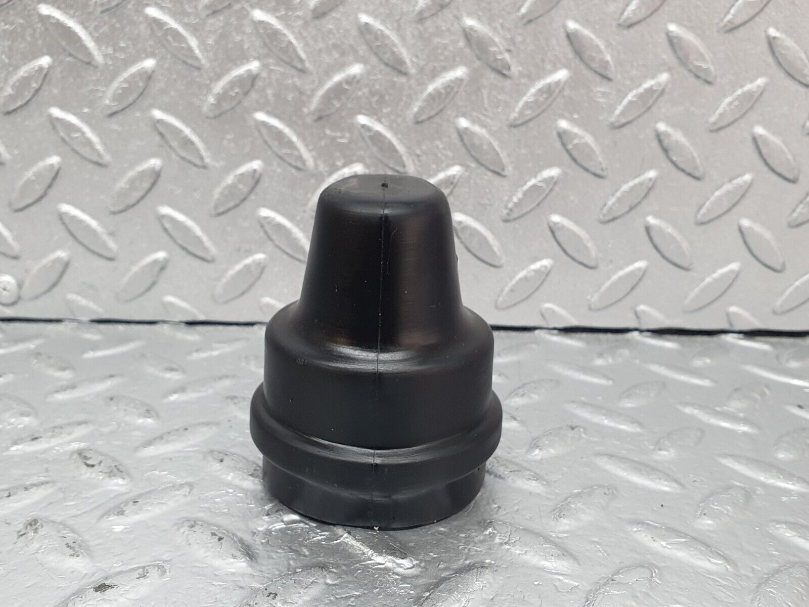 44022 Mercedes-Benz C123 230CE Coupe Ignition Coil Protective Cap 0001581785