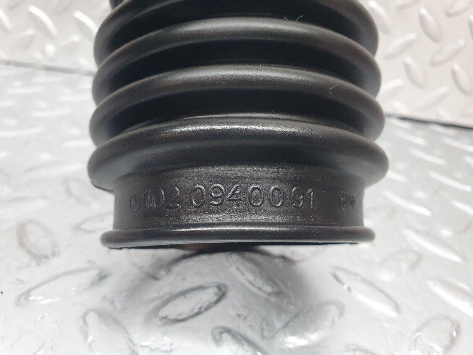 42829 Mercedes-Benz W201 190 2.0L Air Intake Hose 1020940091