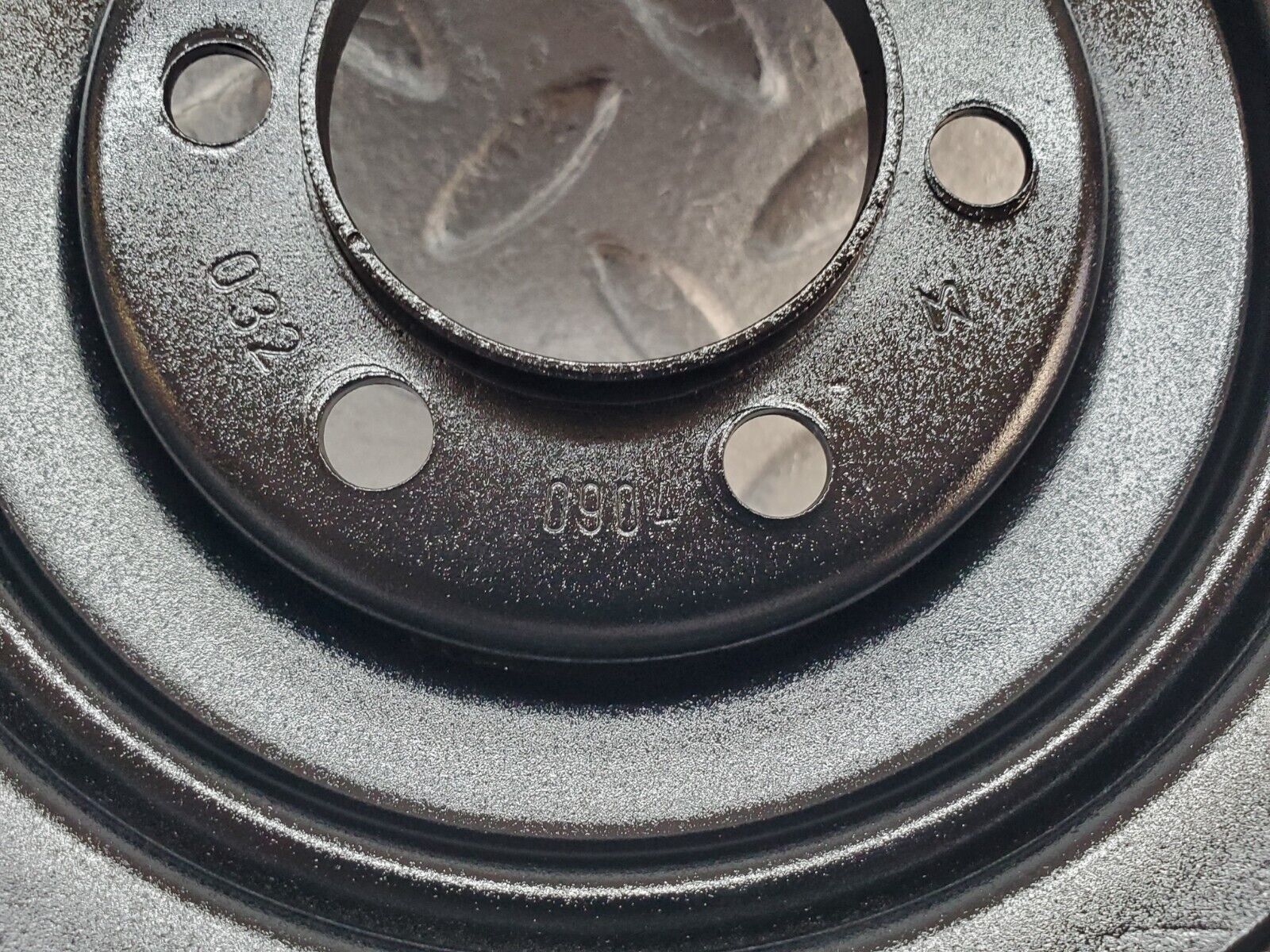 45421 Mercedes-Benz 280E M110.983 Crankshaft Pulley 1100320904