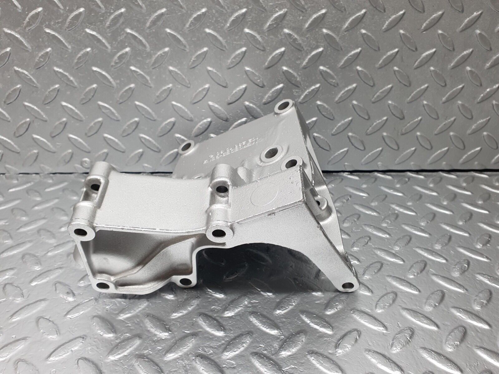 42985 Mercedes-Benz W201 190 Power Steering Pump Bracket 1022361030