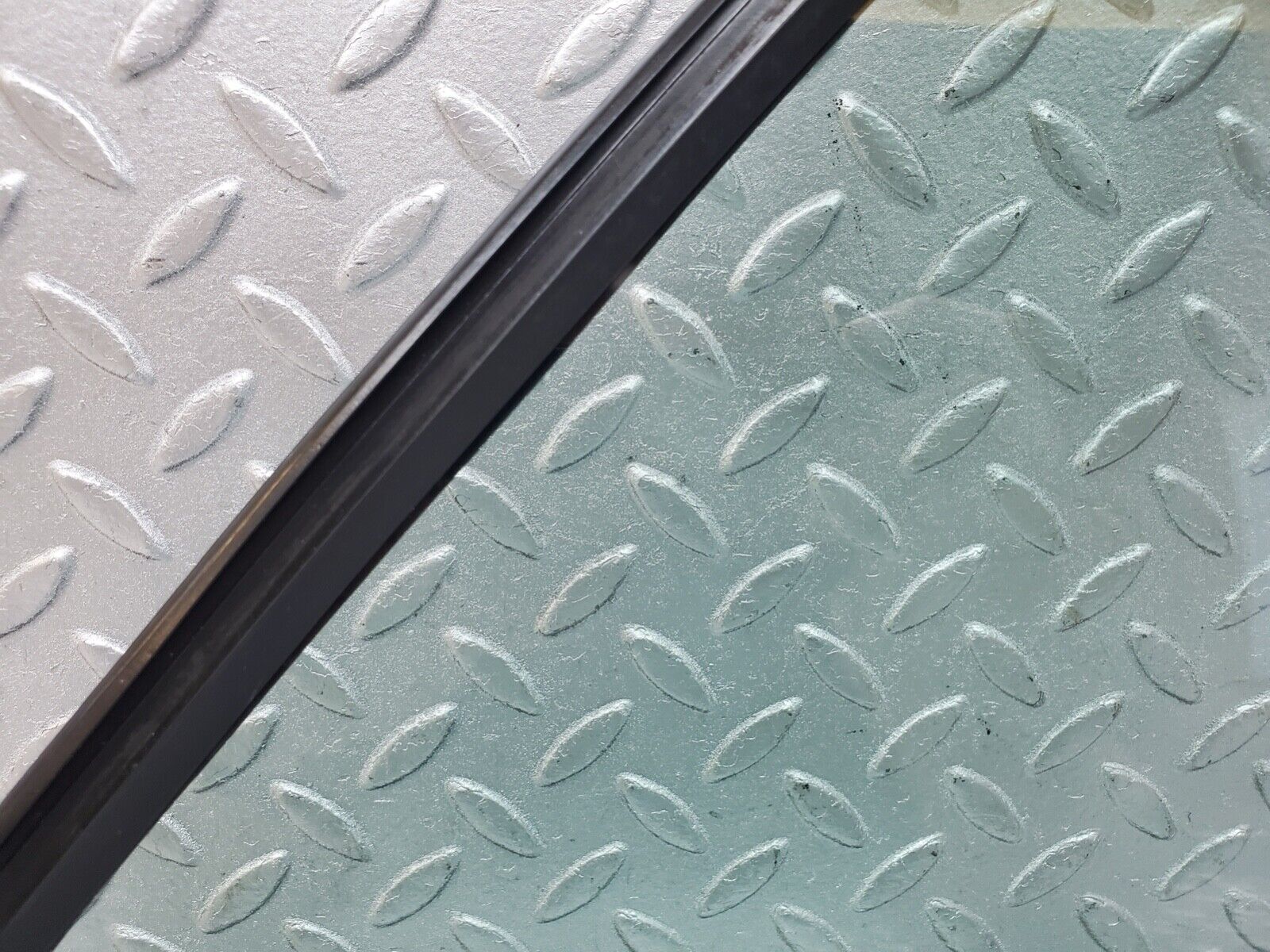 44636 Mercedes-Benz W124 220E Rear Right Quarter Window Glass 1247350624