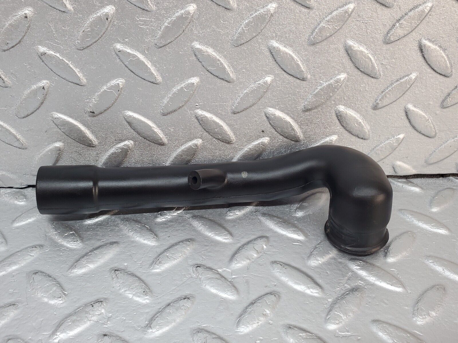 45602 Mercedes-Benz W126 420SE Crankcase Breather Hose 1160940791