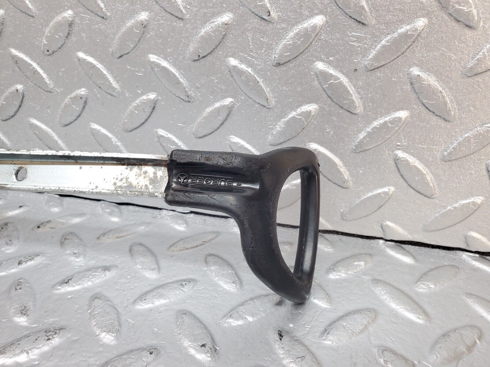 44415 Mercedes-Benz W123 280E Front Left Seat Sliding Adjust Handle