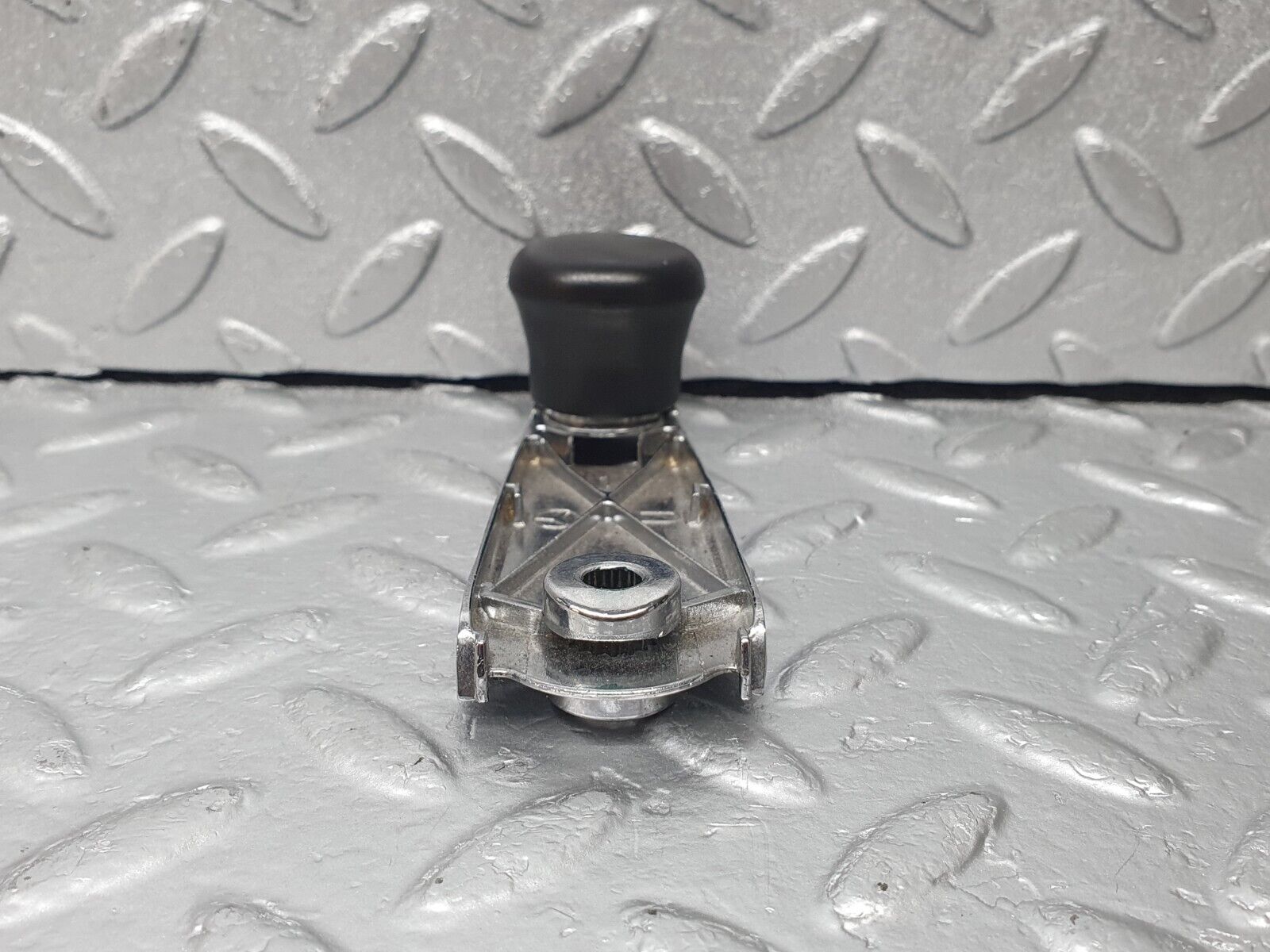 44063 Mercedes-Benz C123 230CE Coupe Rear Window Lifter Crank Handle