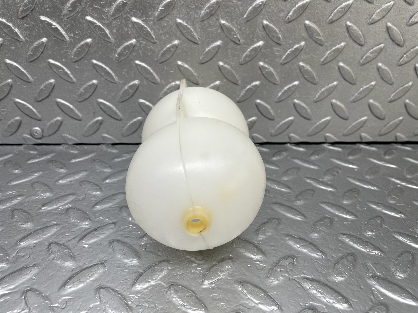 44272 Mercedes-Benz W123 280E Vacuum Reservoir Tank