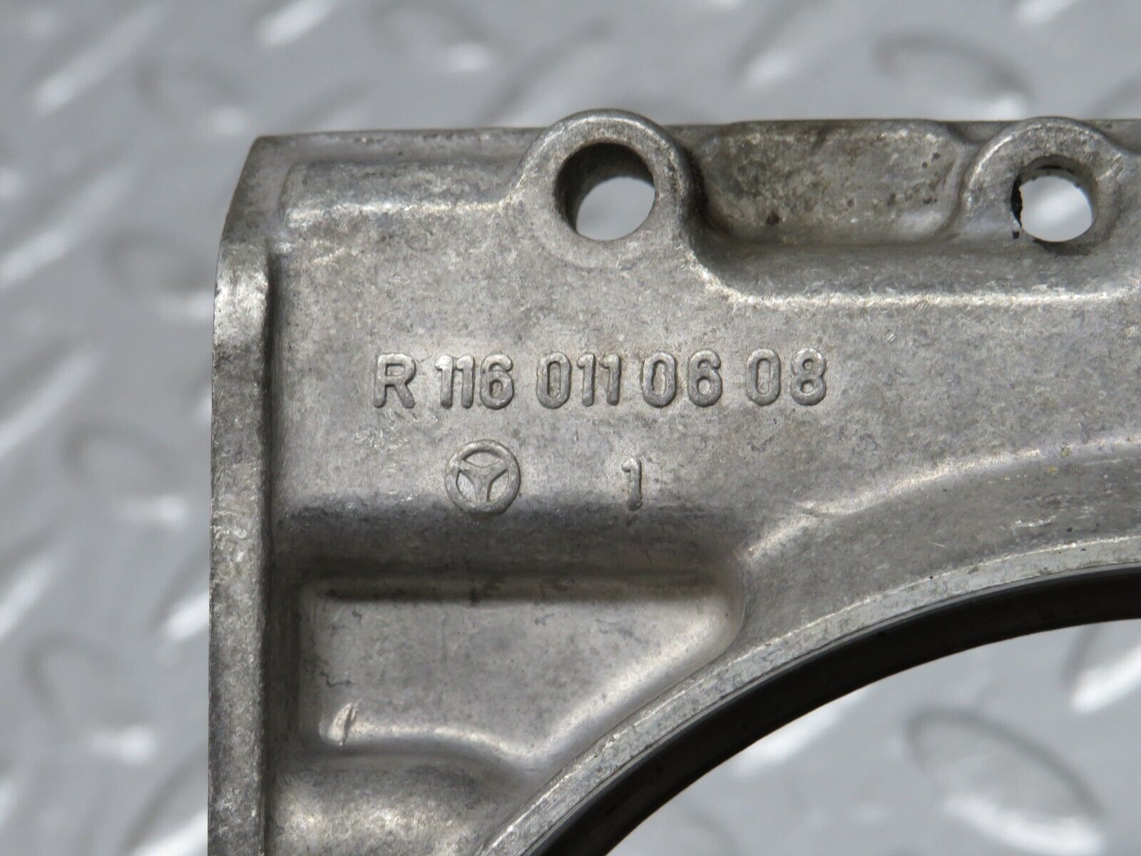 32977 Mercedes-Benz C107 R107 350 V8 Crankshaft Rear Sealing Cover 1160110608