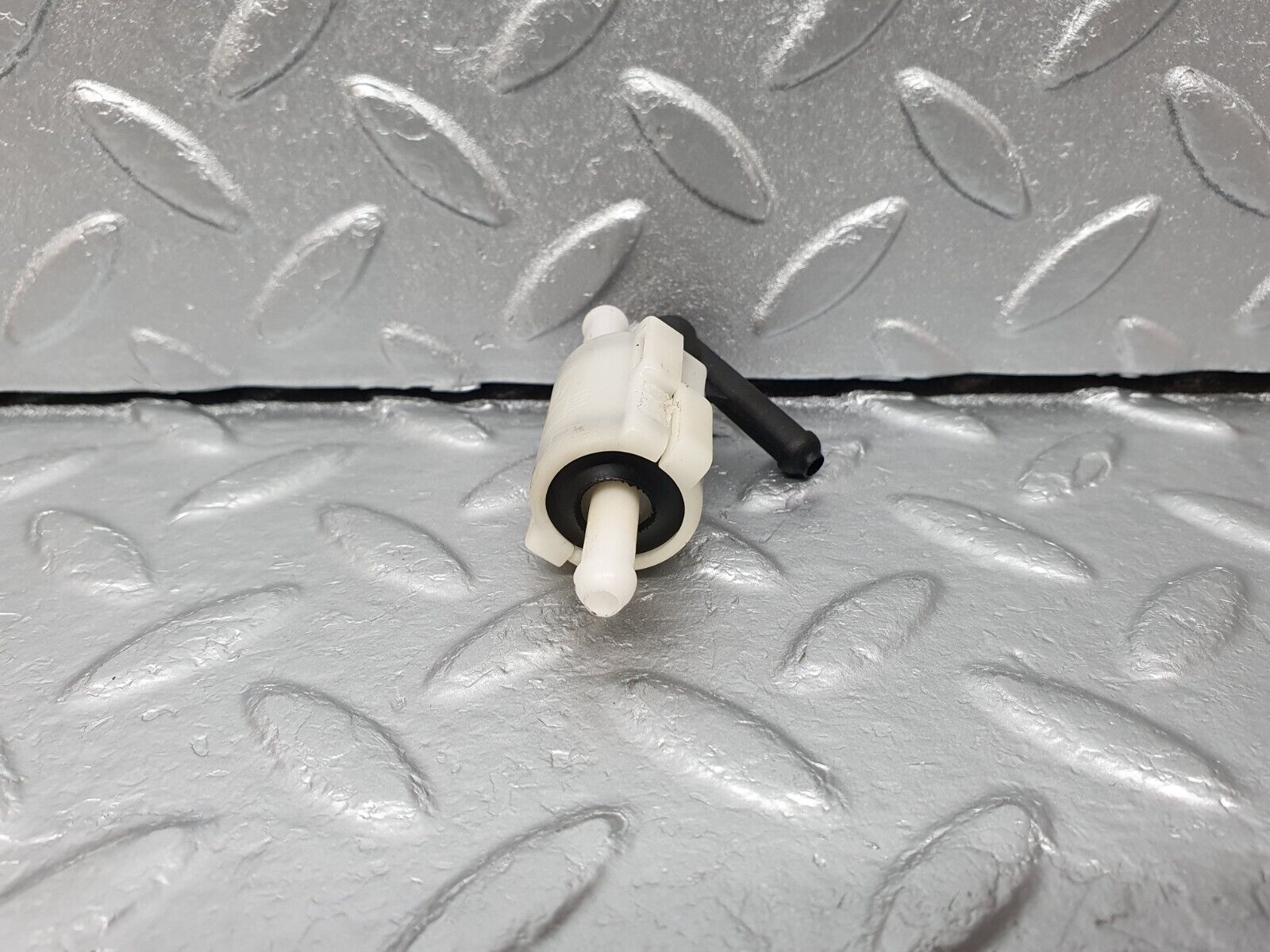 41653 Mercedes-Benz W124 200E Windscreen Washer Fluid Distributor