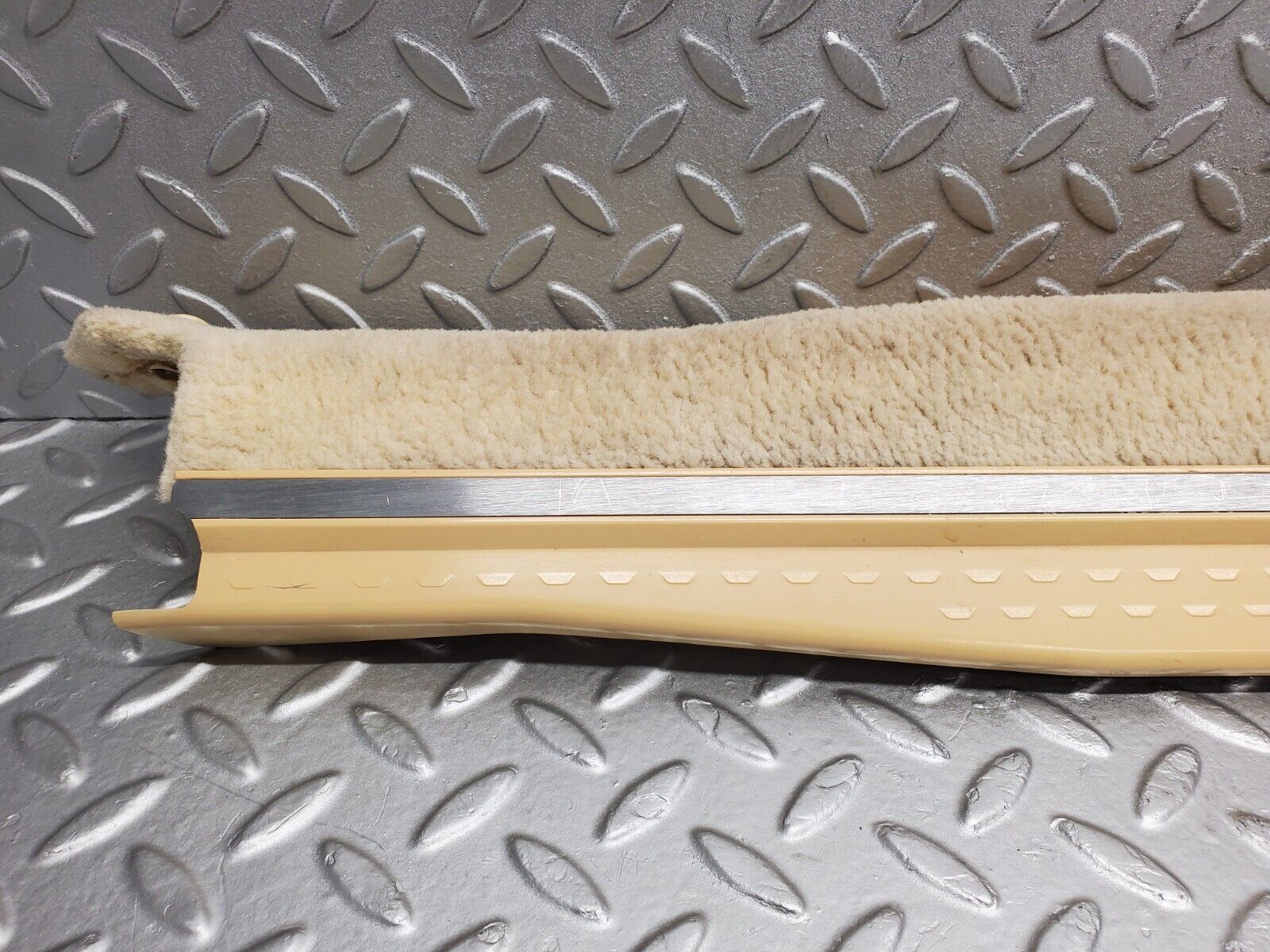 46816 Mercedes-Benz R129 320SL Coupe Left Door Sill Trim Beige 1296800135