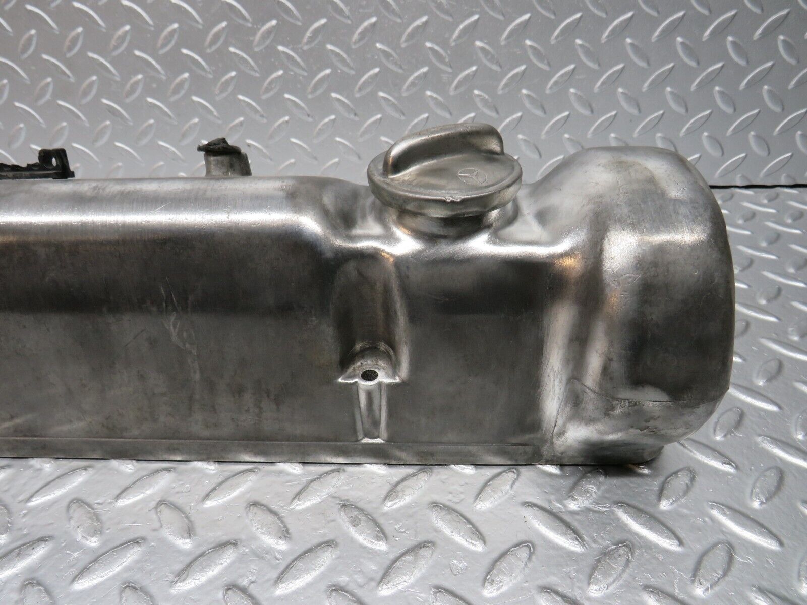 32963 Mercedes-Benz C107 R107 450 Cylinder Head Valve Cover Right 1160163305