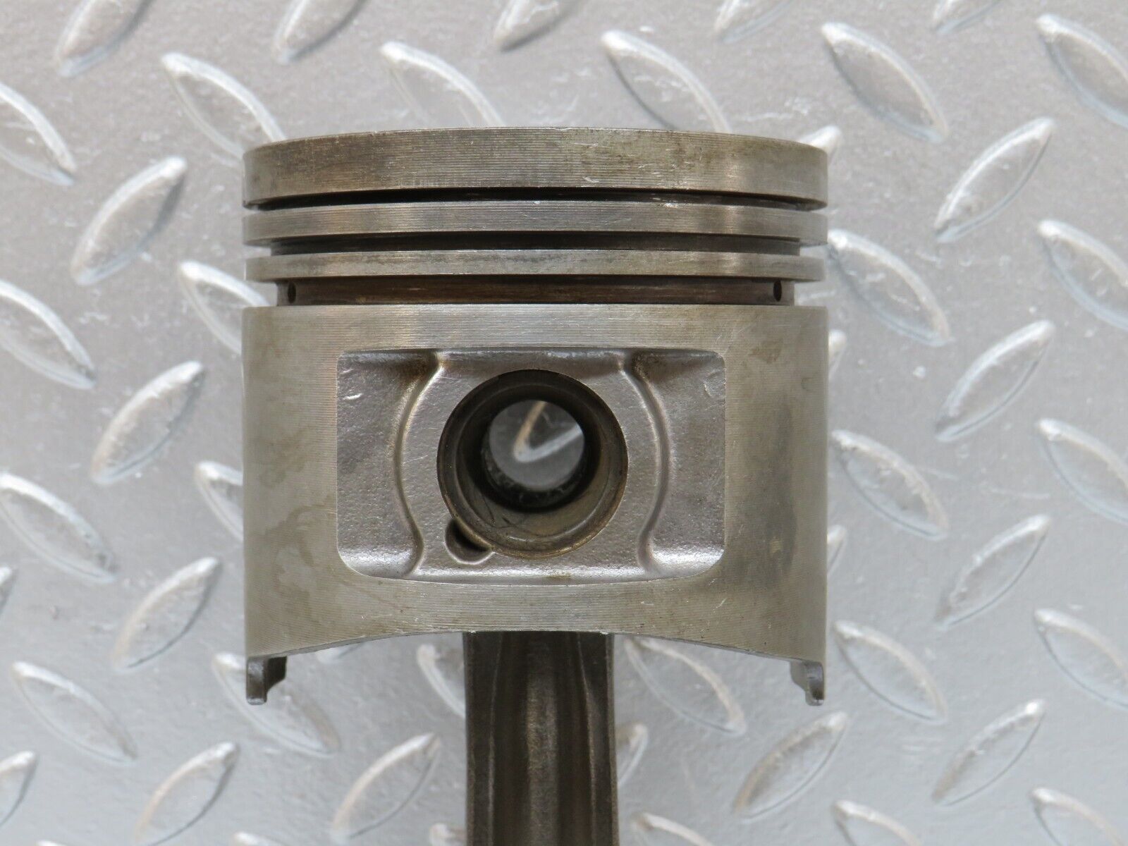 33036 Mercedes-Benz C107 R107 350 V8 Piston With Connecting Rod 92mm 11607