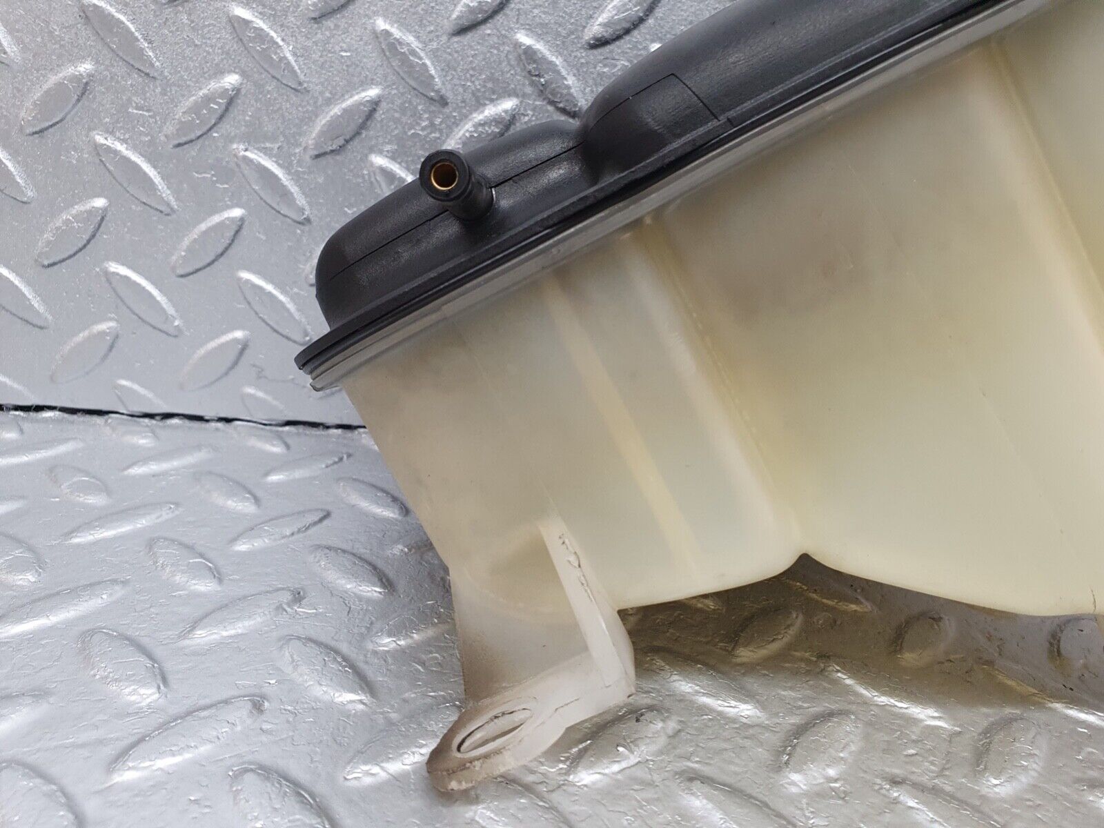 42010 Mercedes-Benz W202 C200 Coolant Reservoir Tank 2025000249 1245000406