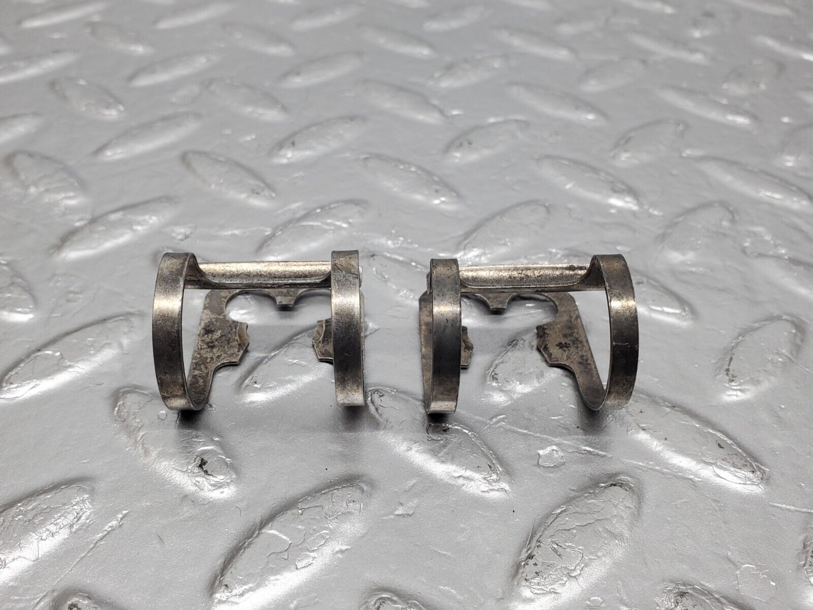 45476 Mercedes-Benz 280E M110.988 Valve Rocker Arm With Retaining Spring