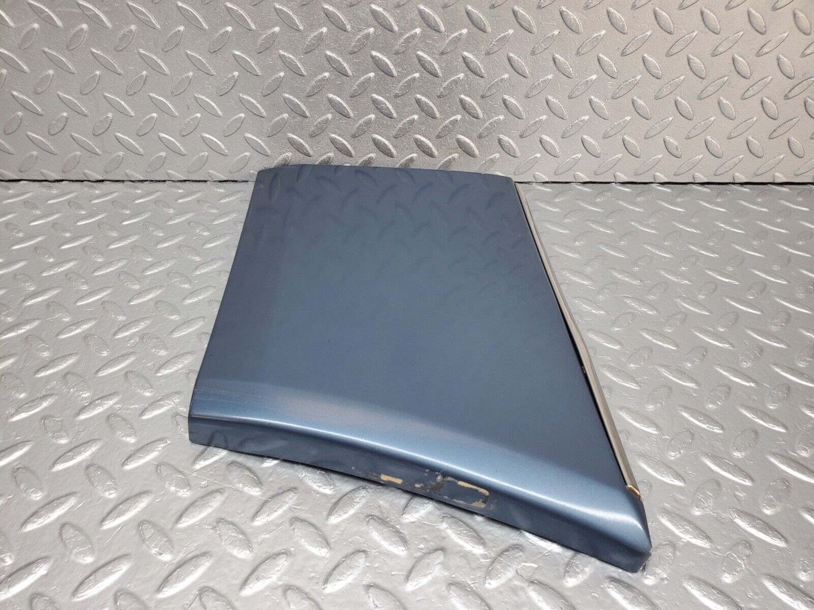 44645 Mercedes-Benz W124 220E Front Right Fender Wing Moulding Trim 1246901440