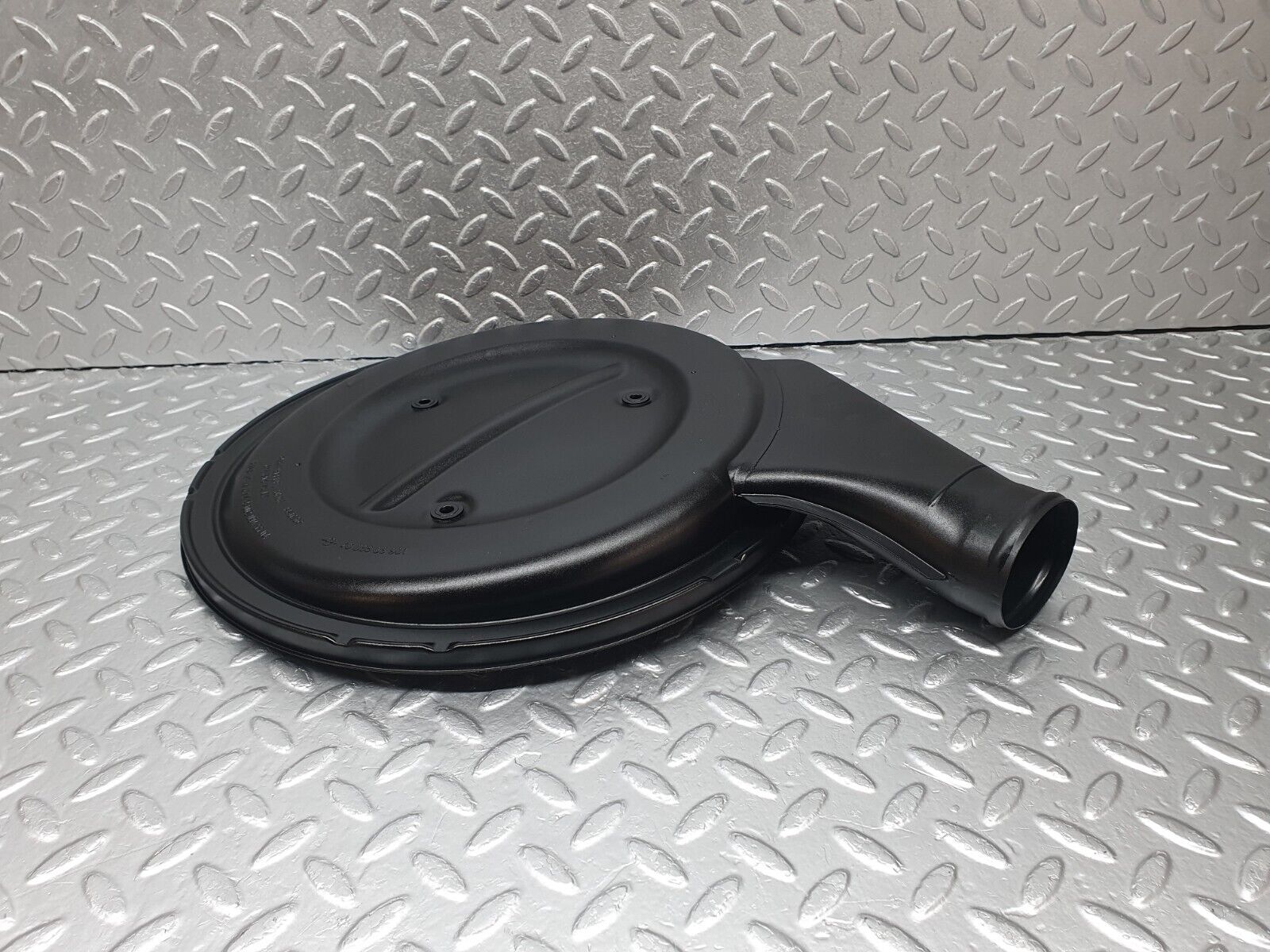 42818 Mercedes-Benz W201 190 2.0L Air Filter Box Housing Cap 0120942402