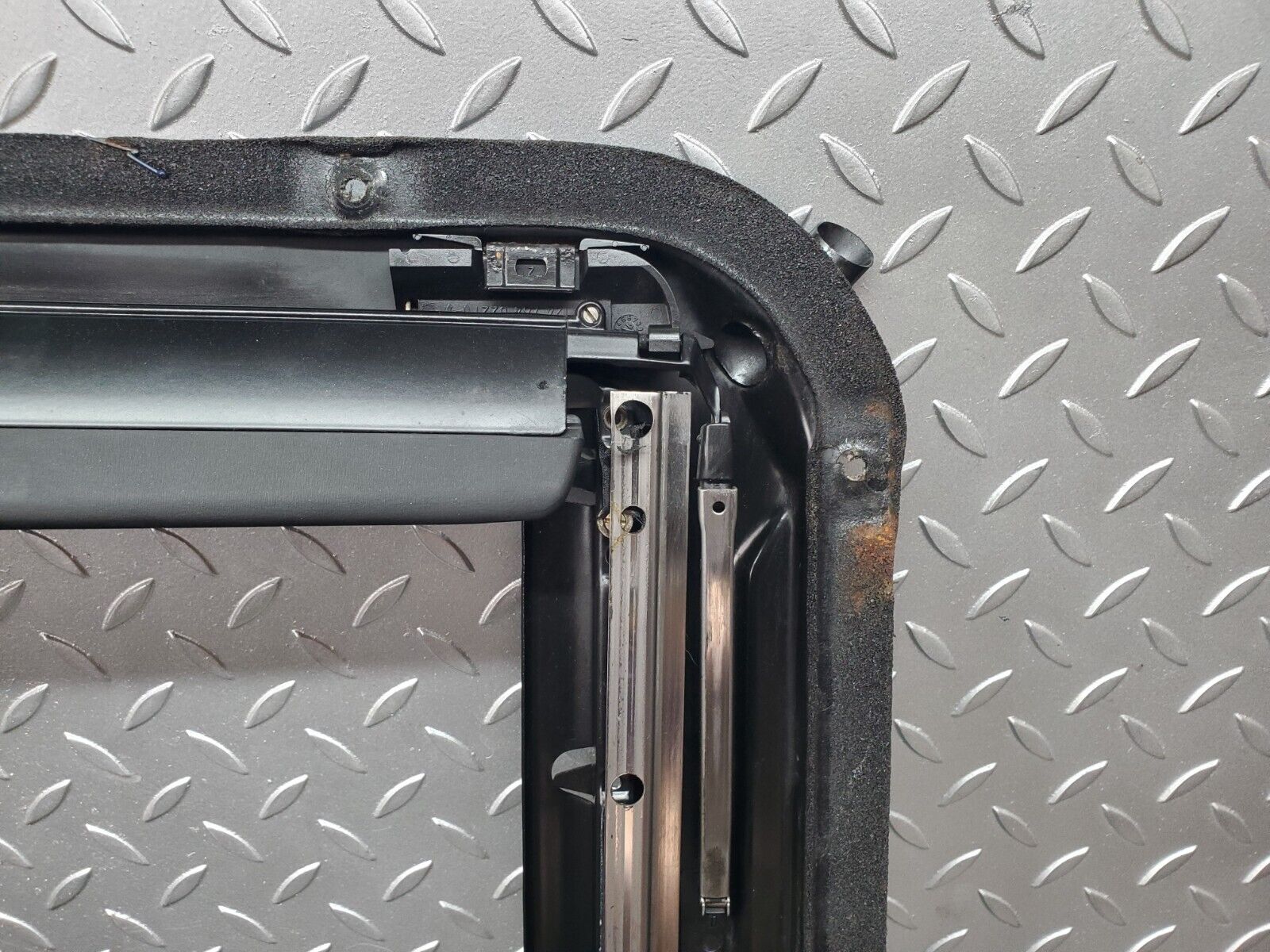 44885 Mercedes-Benz W124 220E Power Sunroof Frame