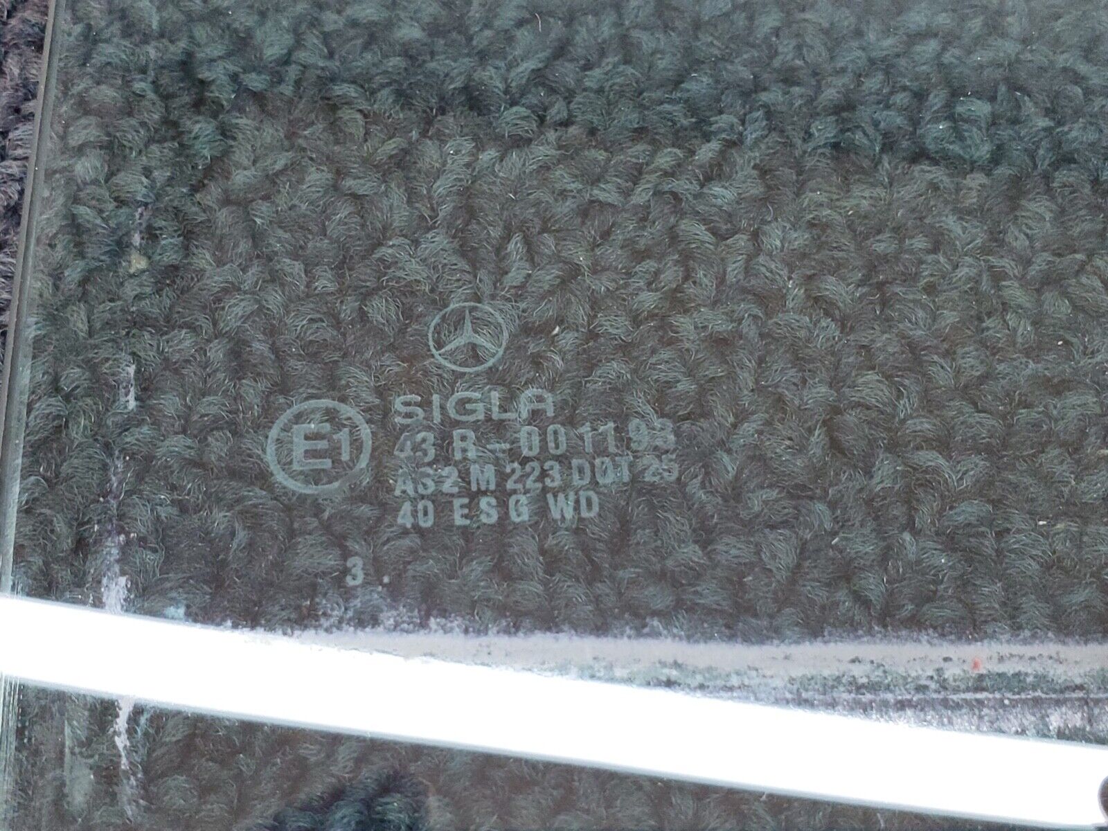 44619 Mercedes-Benz W124 220E Rear Right Door Window Glass