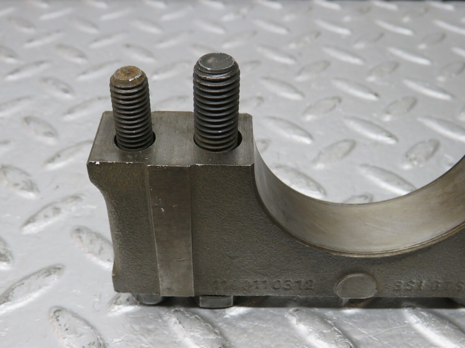 32867 Mercedes-Benz C107 R107 350 V8 Crankshaft Bearing Block 1160110312