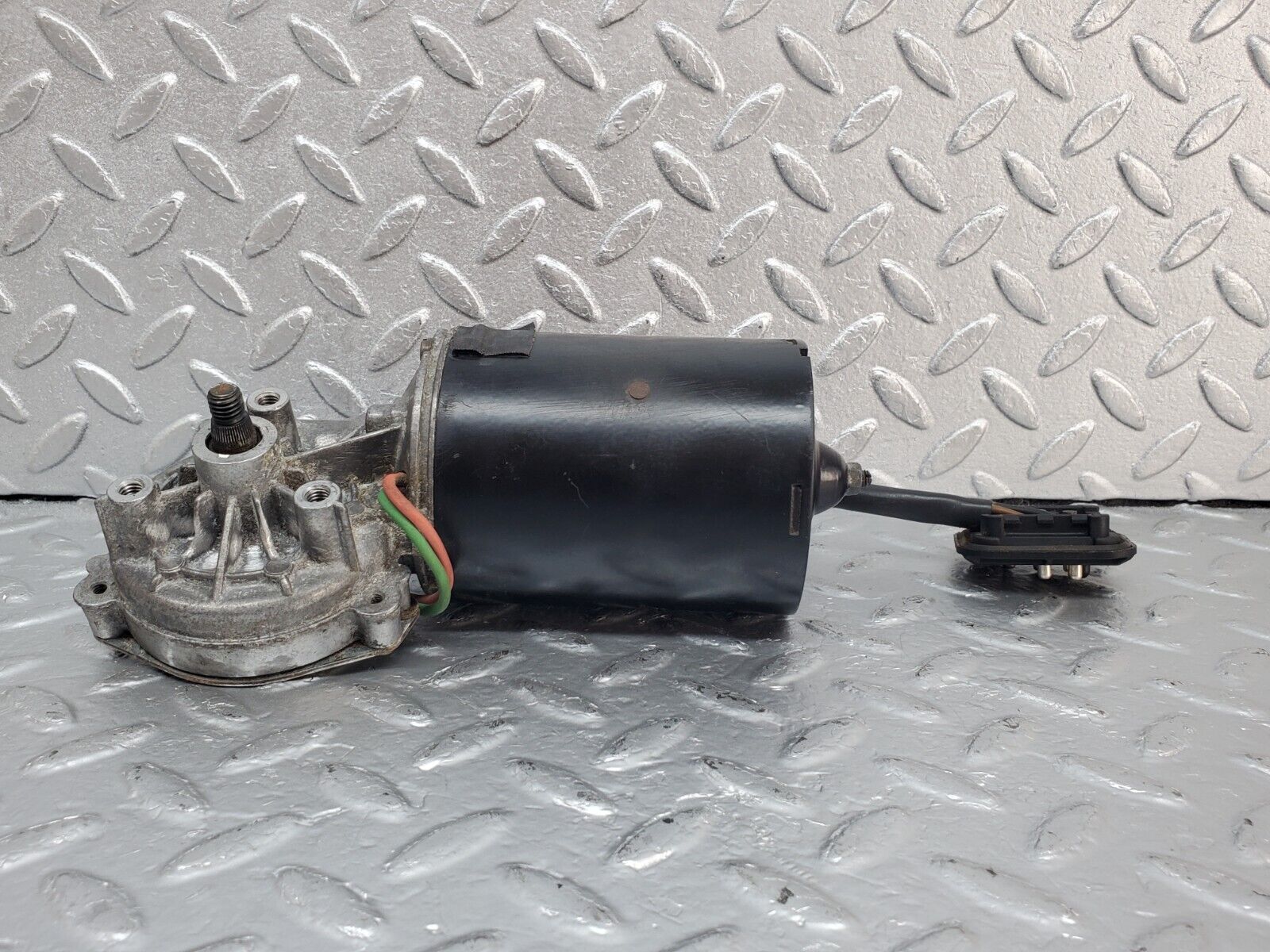 44424 Mercedes-Benz W123 280E Wiper Motor Bosch 0390341077
