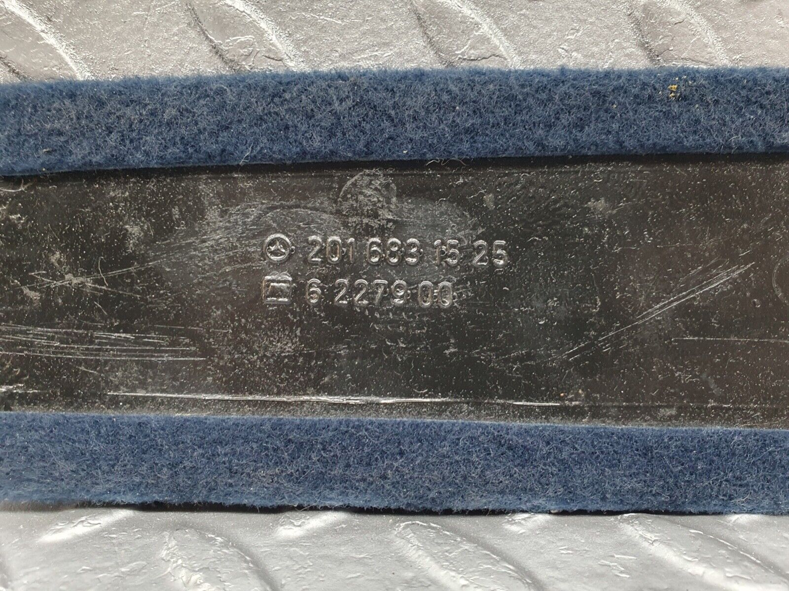 42987 Mercedes-Benz W201 190 Centre Console Carpet Blue 2016831525