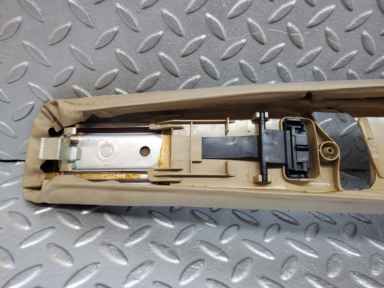 45765 Mercedes-Benz W126 420SE B Pillar Cover Right Side Beige 1246920222