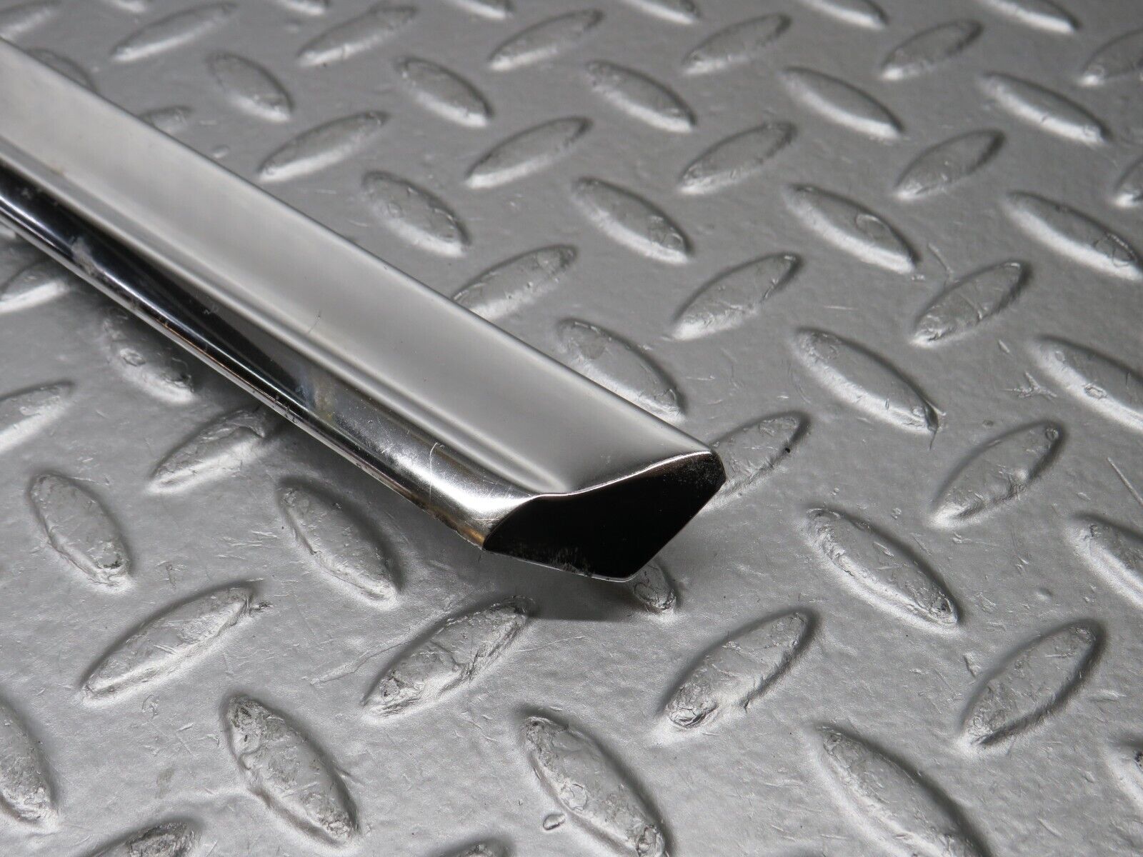 39108 Mercedes-Benz R107 500SL Left Door Chrome Trim