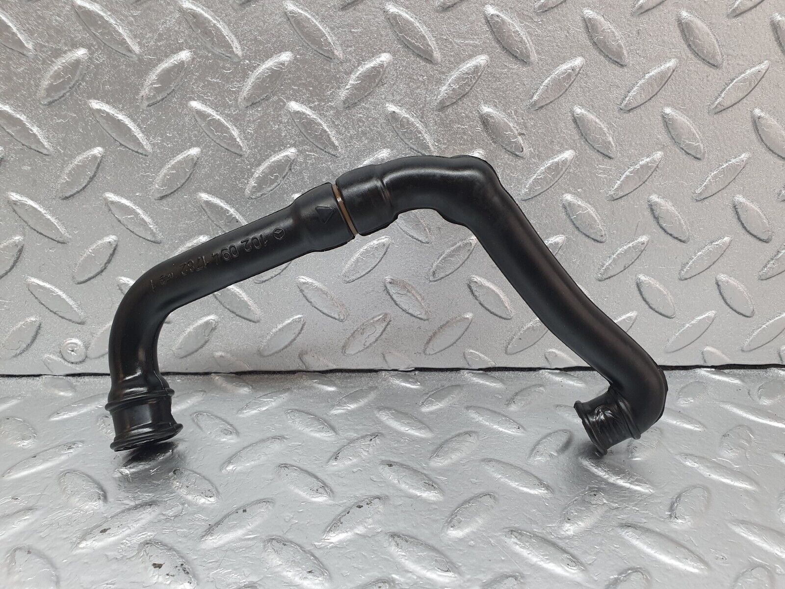 44000 Mercedes-Benz C123 230CE Coupe Air Intake Pipe 1020941682 1020941782