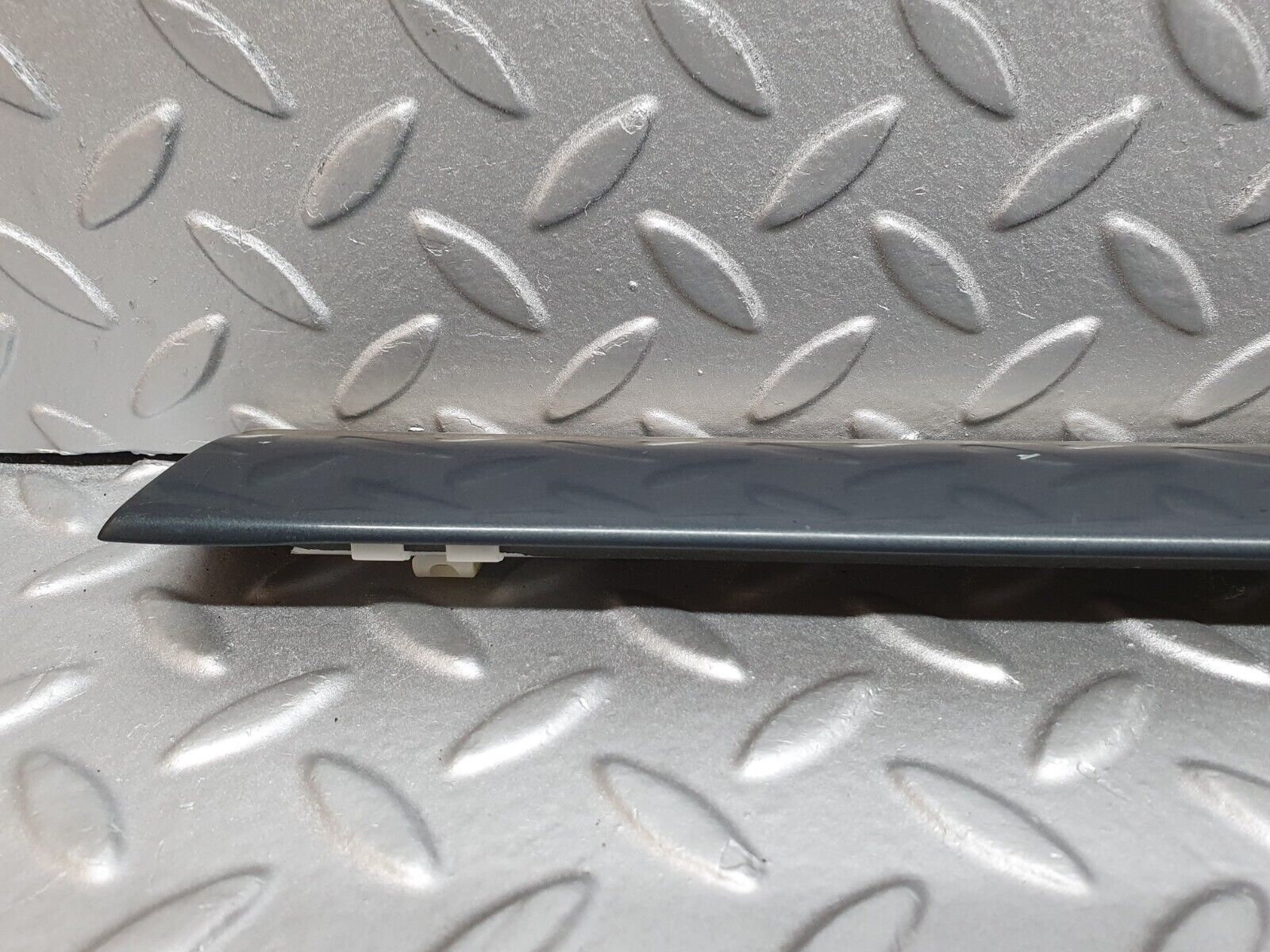 41805 Mercedes-Benz W202 C200 Front Left Door Centre Moulding Trim 2026909362