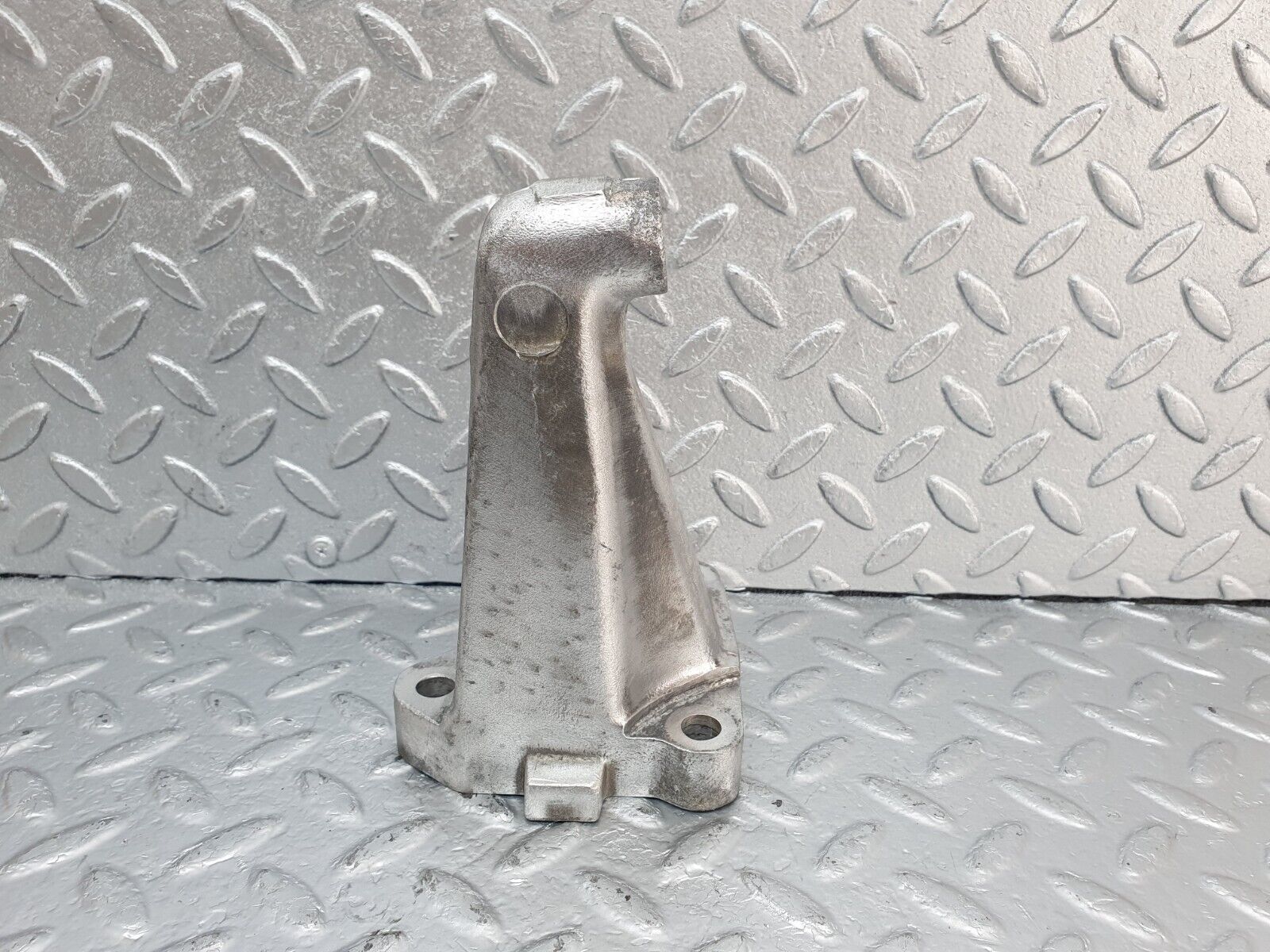 44013 Mercedes-Benz C123 230CE Coupe Engine Mount Bracket Right 1022230304