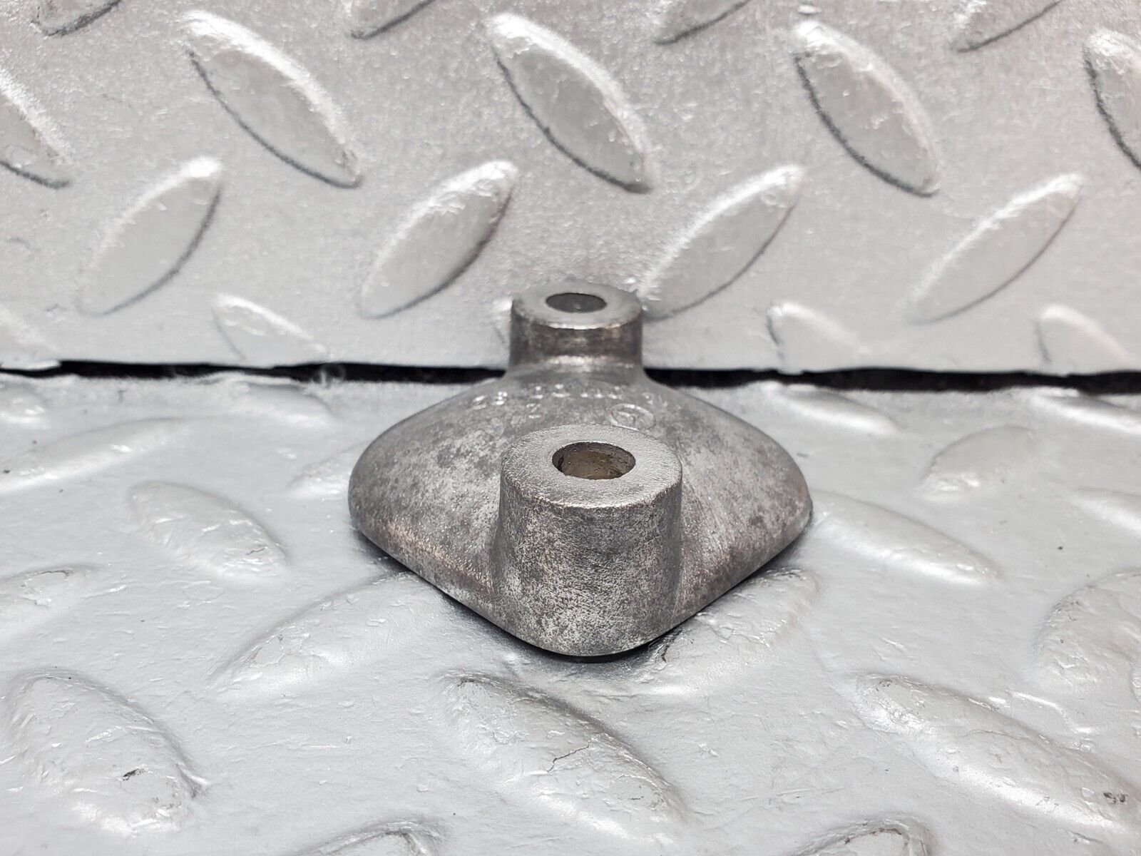 44537 Mercedes-Benz W123 280E Engine Fuel Pump Cover 1140110032