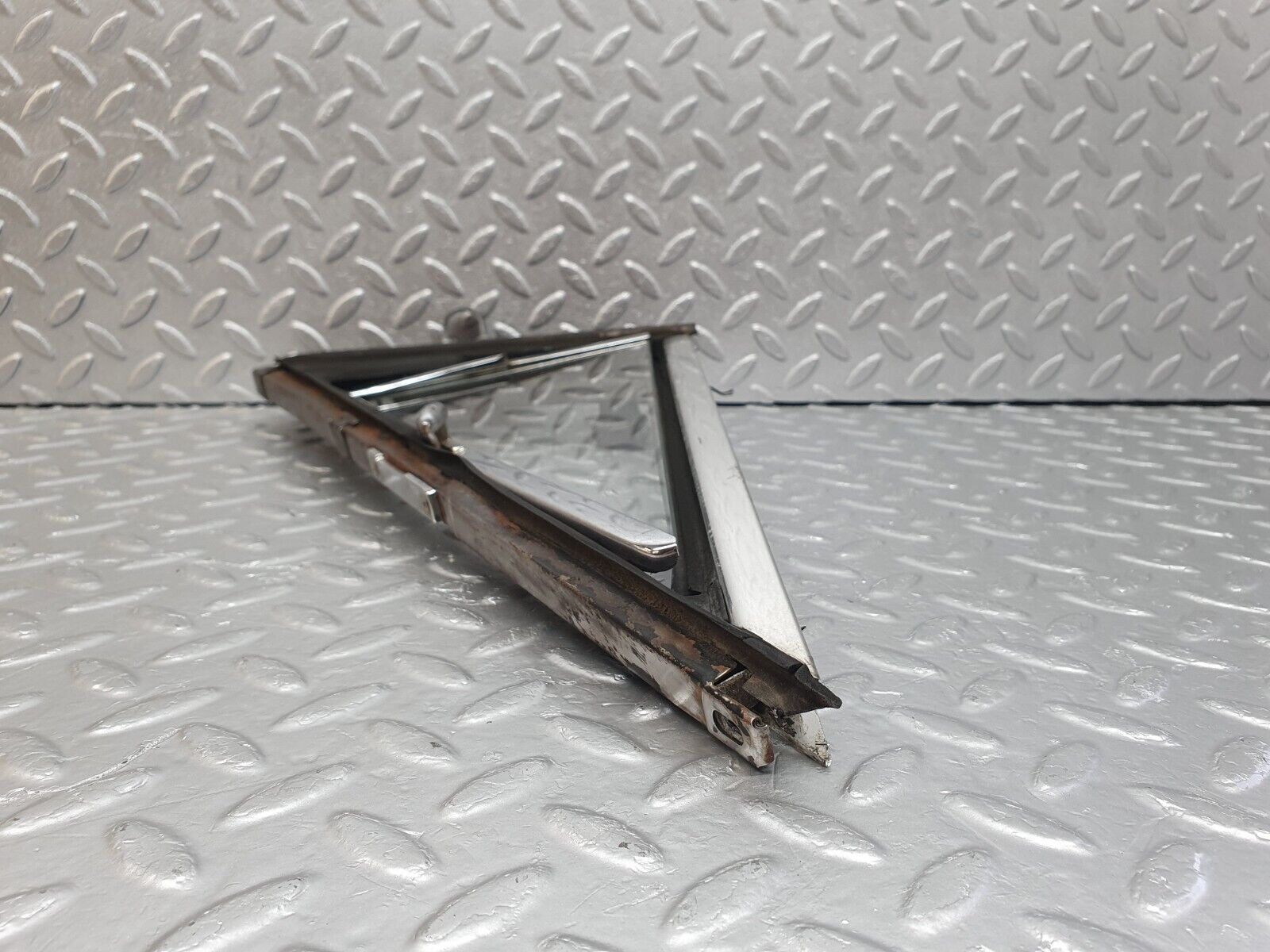 43225 Mercedes-Benz W108 280SE Front Right Quarter Window