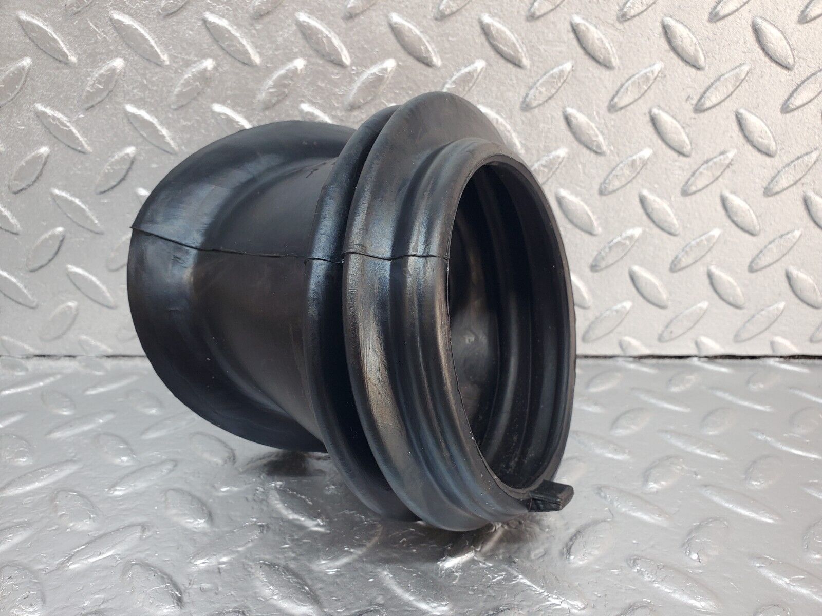 45672 Mercedes-Benz W126 420SE Fuse Box Rubber Grommet 1265450146