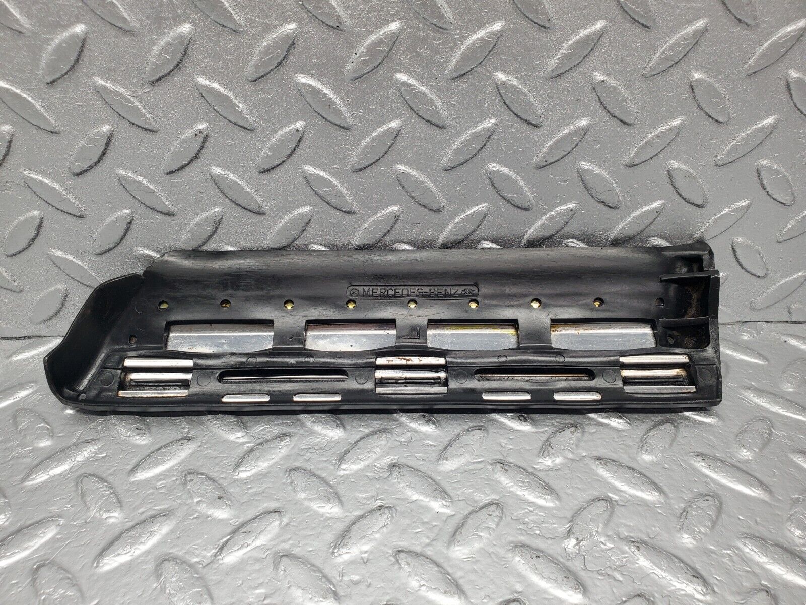 46423 Mercedes-Benz C123 280CE Coupe Front Left Fender Wing Lower Moulding Trim