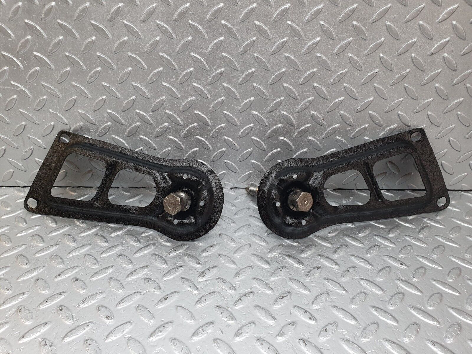 43893 Mercedes-Benz C123 230CE Coupe Rear Suspension Axle Mounting Bracket