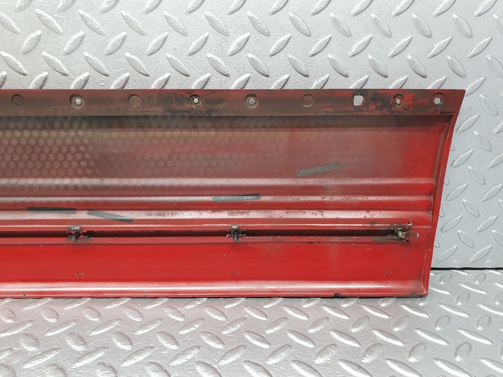 43788 Mercedes-Benz C126 380SEC Coupe Right Door Lower Moulding Trim 1266901240