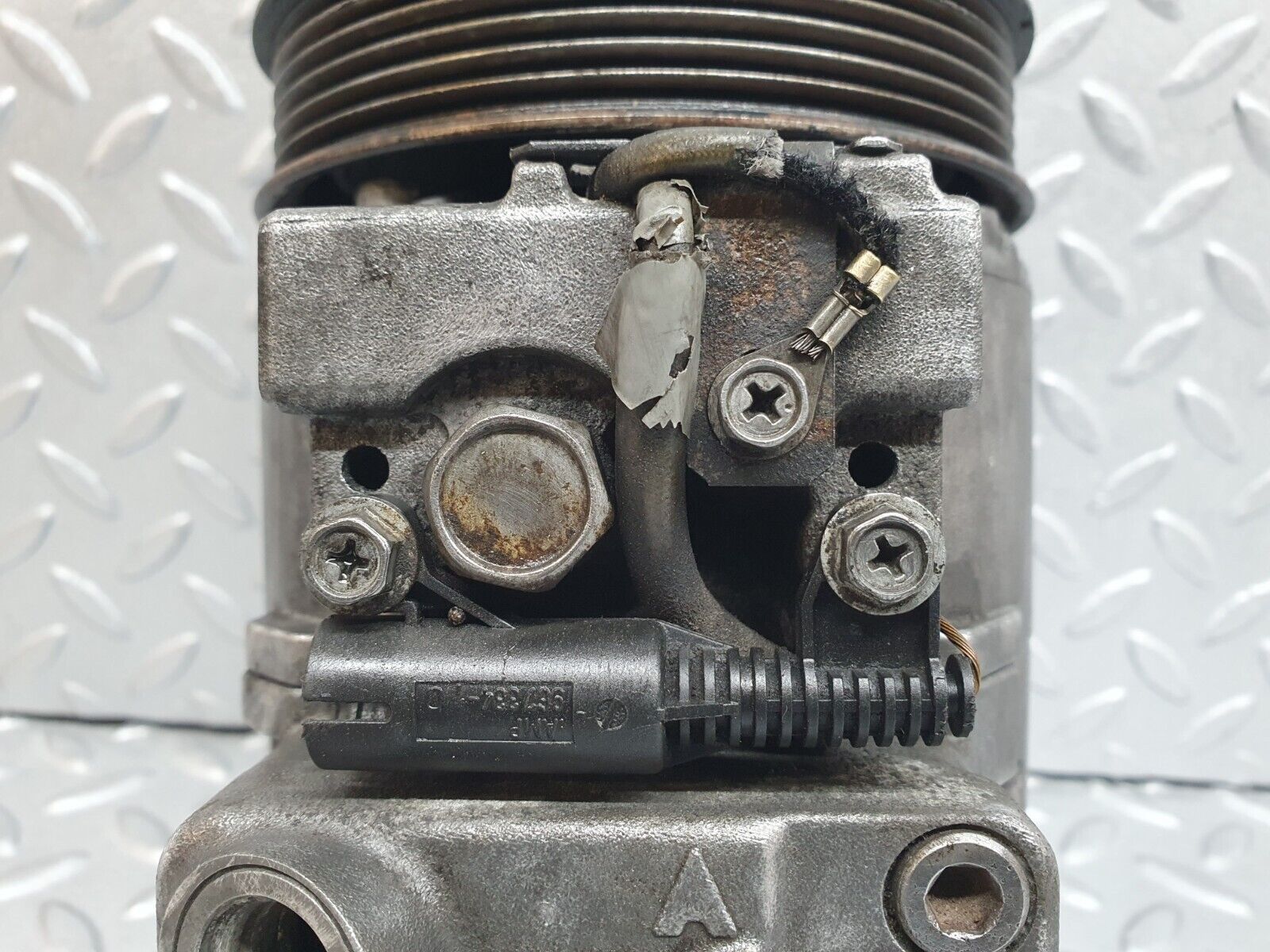 41921 Mercedes-Benz W202 C200 Air Conditioning Compressor 0002302011