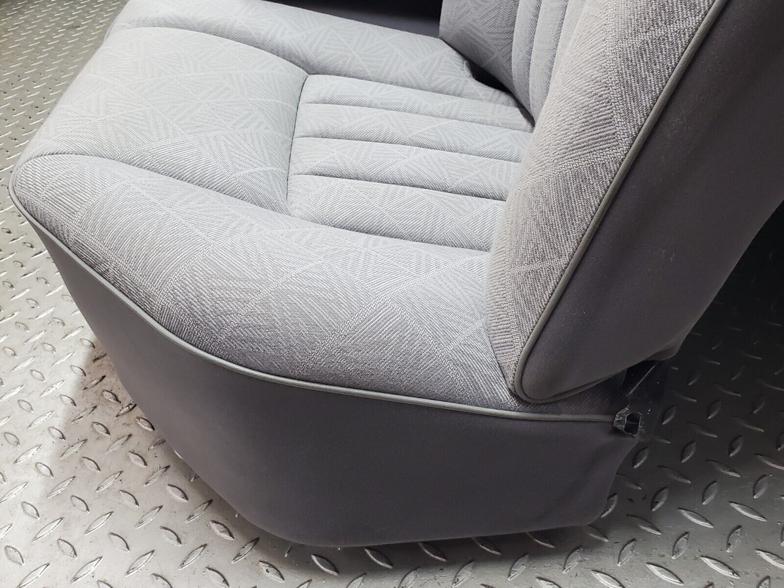 44738 Mercedes-Benz W124 220E Rear Seat 1249202216