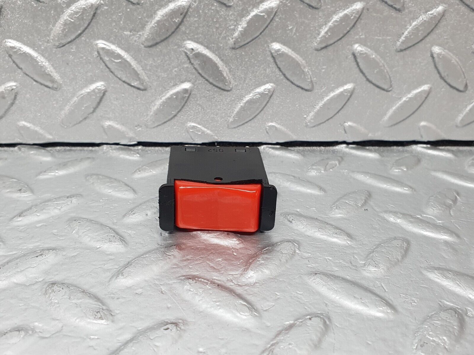 43656 Mercedes-Benz C126 380SEC Coupe Hazard Warning Light Switch 0008209010