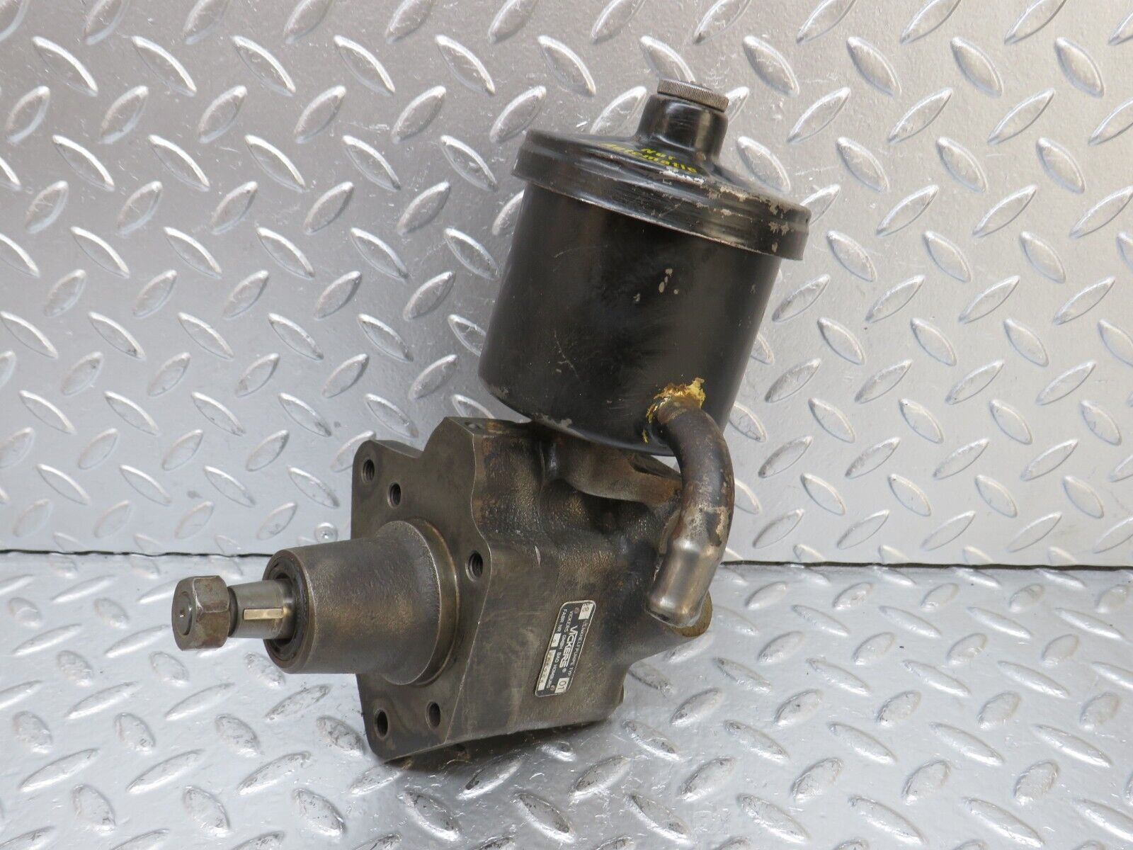 32812 Mercedes-Benz C107 R107 350 V8 Power Steering Pump 1164600183