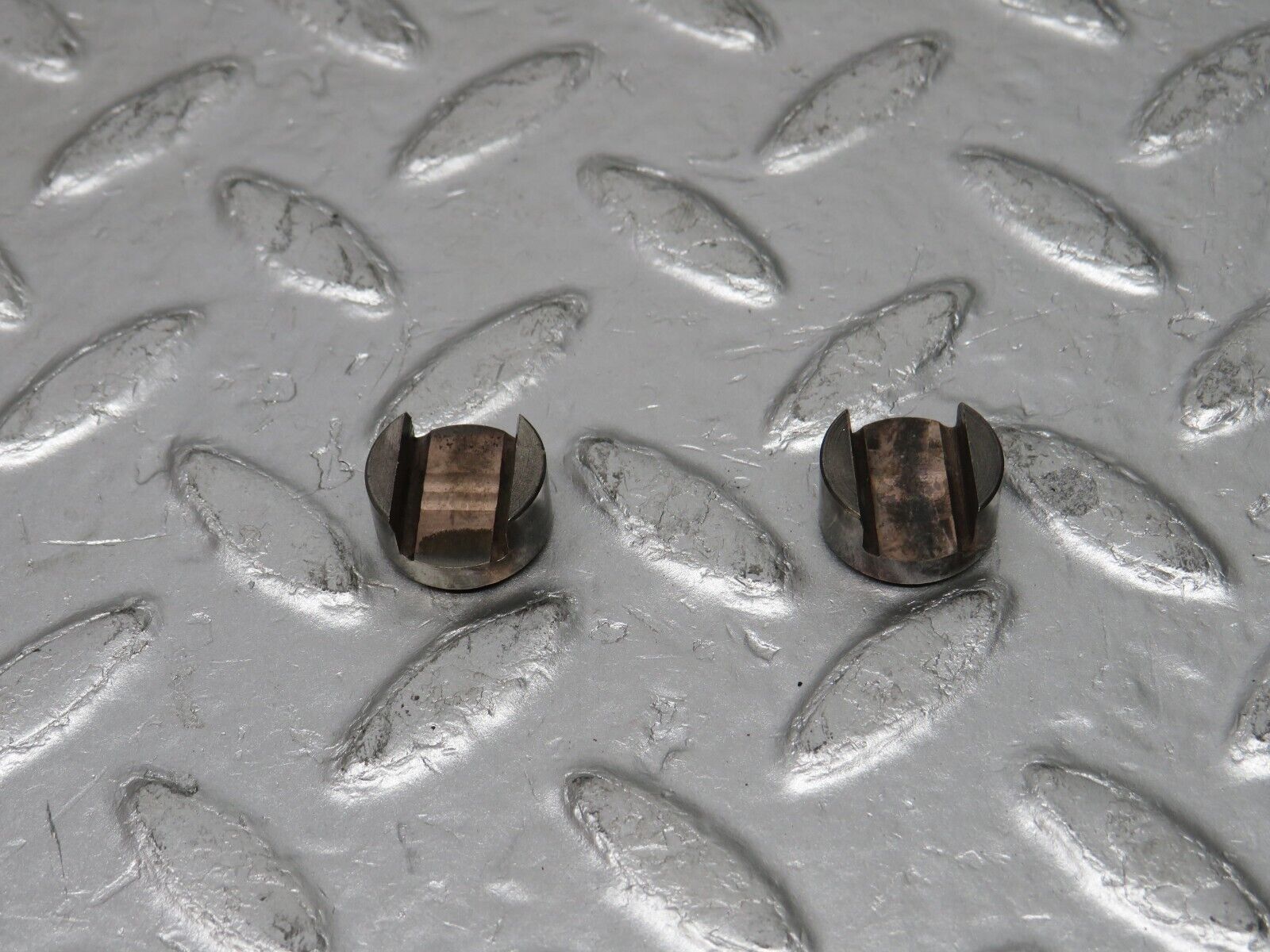 33007 Mercedes-Benz C107 R107 350 V8 Valve Rocker Arm With Spring & Tappet